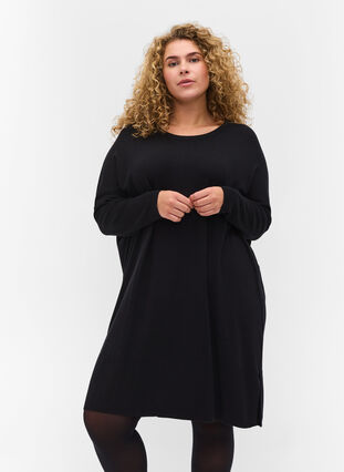 Oversized stickad klänning i viskosblandning, Black, Model image number 0