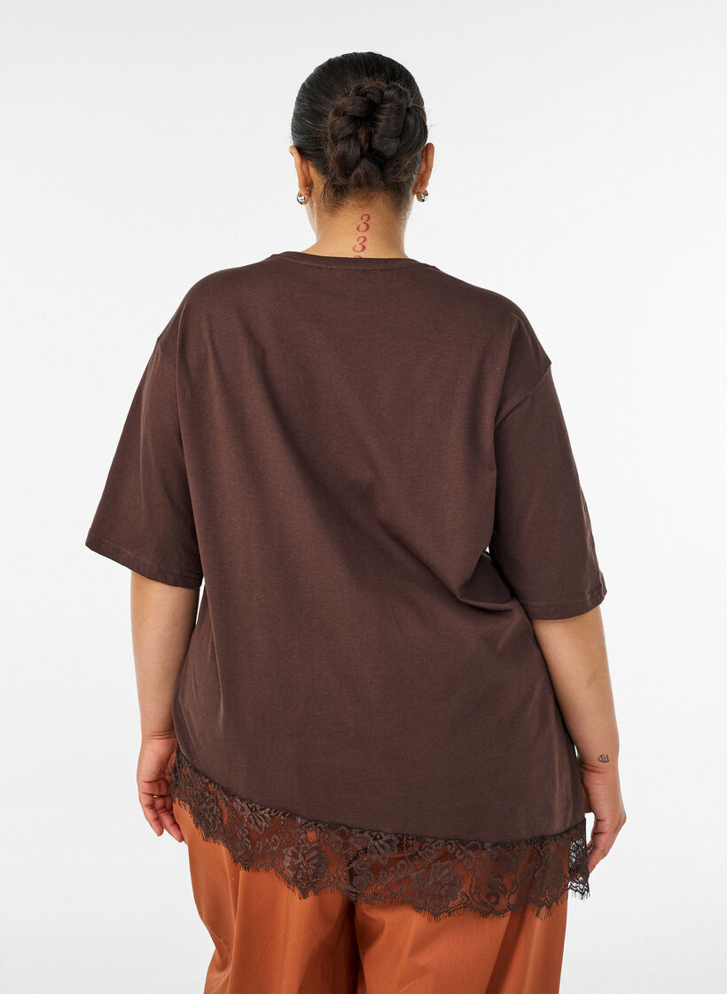 T-shirt med asymmetrisk spetskant, Brun, Model image number 2