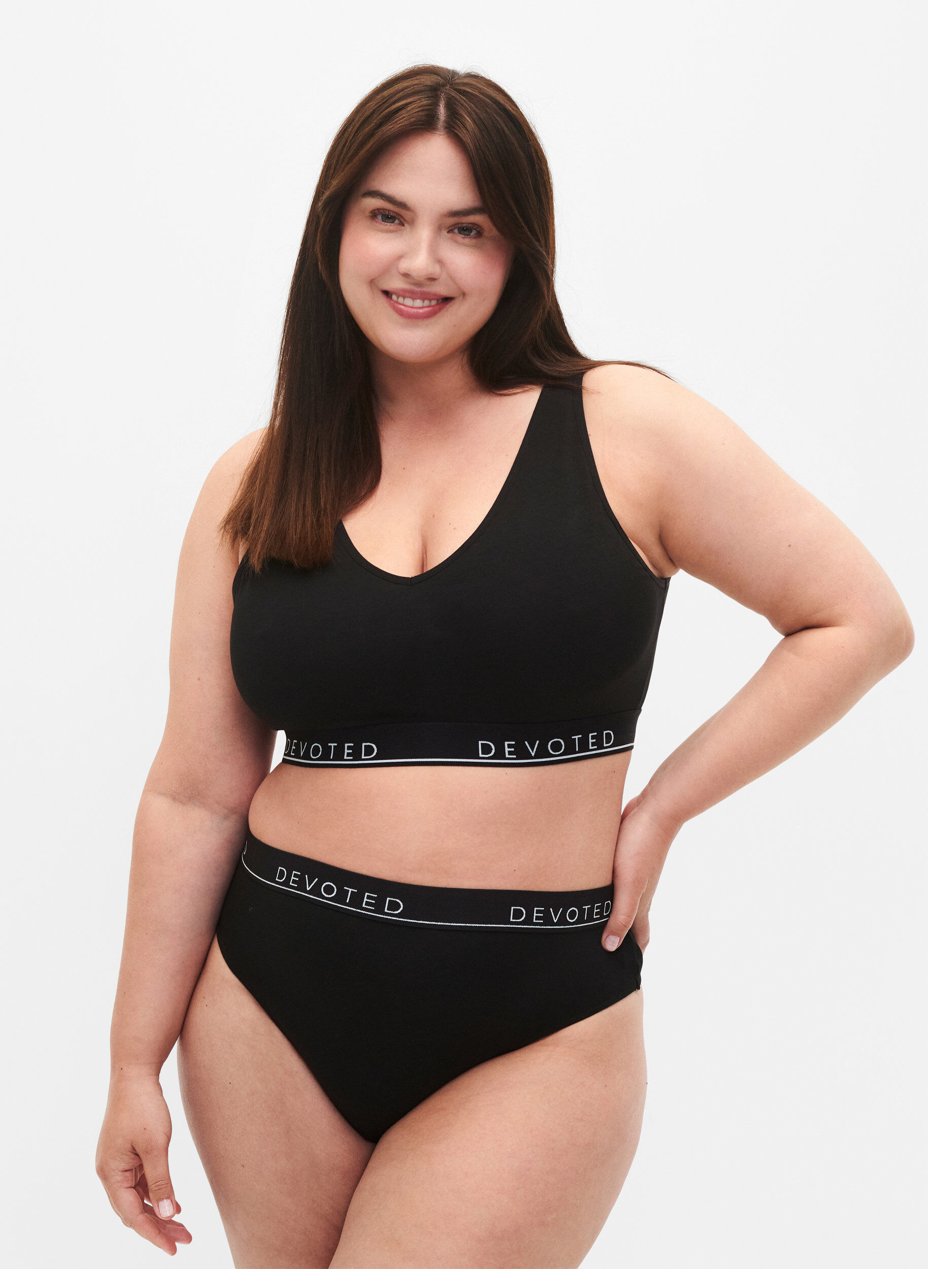 Stringtrosa i bomull med normal midjeh&ouml;jd, Svart, Model