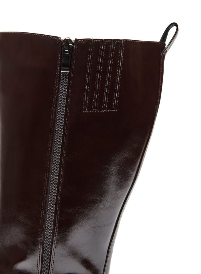 H&ouml;g st&ouml;vel med en l&auml;tt krackelerad look, Brun, Packshot