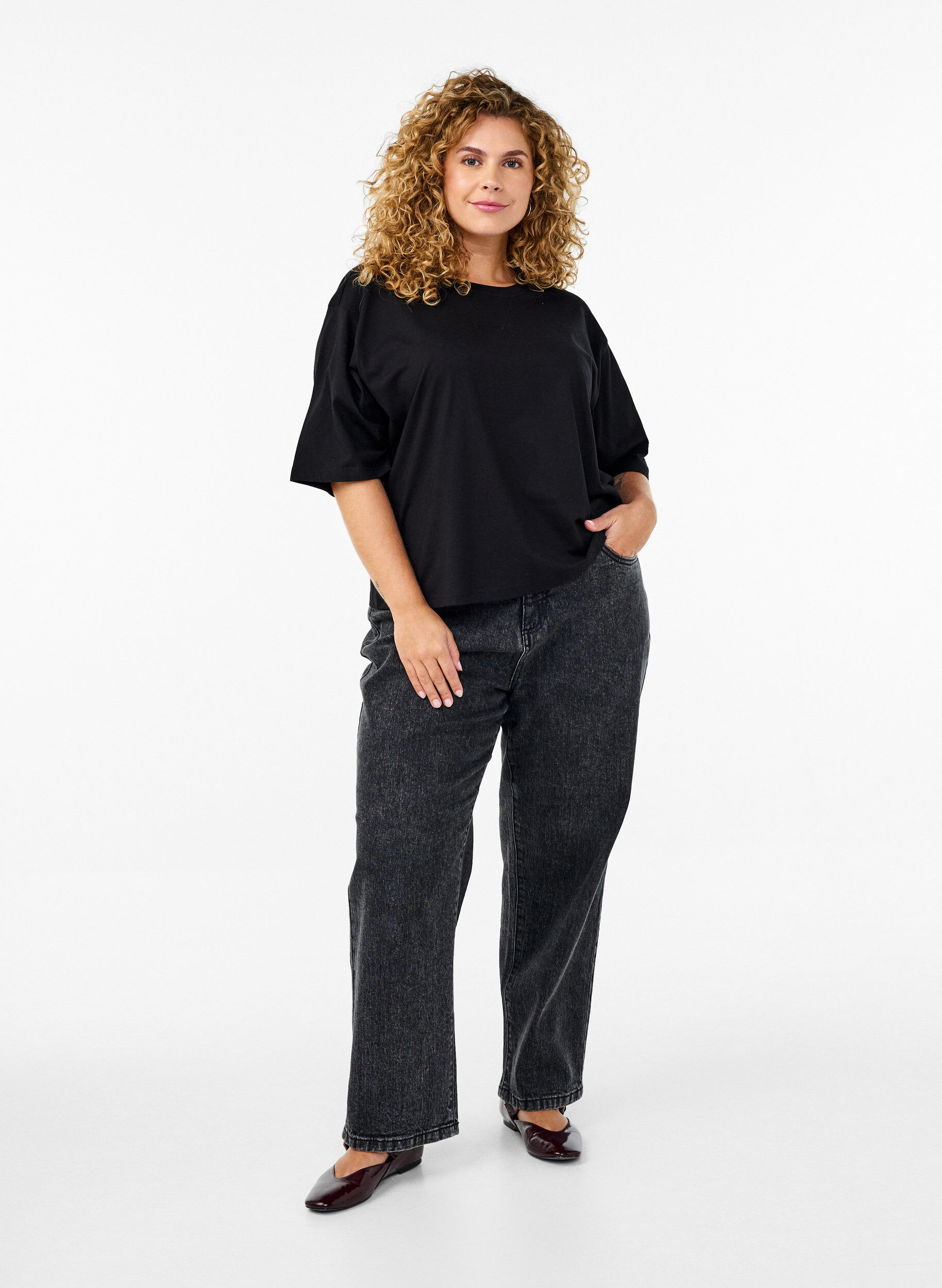 Zizzi Boxig t-shirt i ekologisk bomull, Svart, Model image number 1