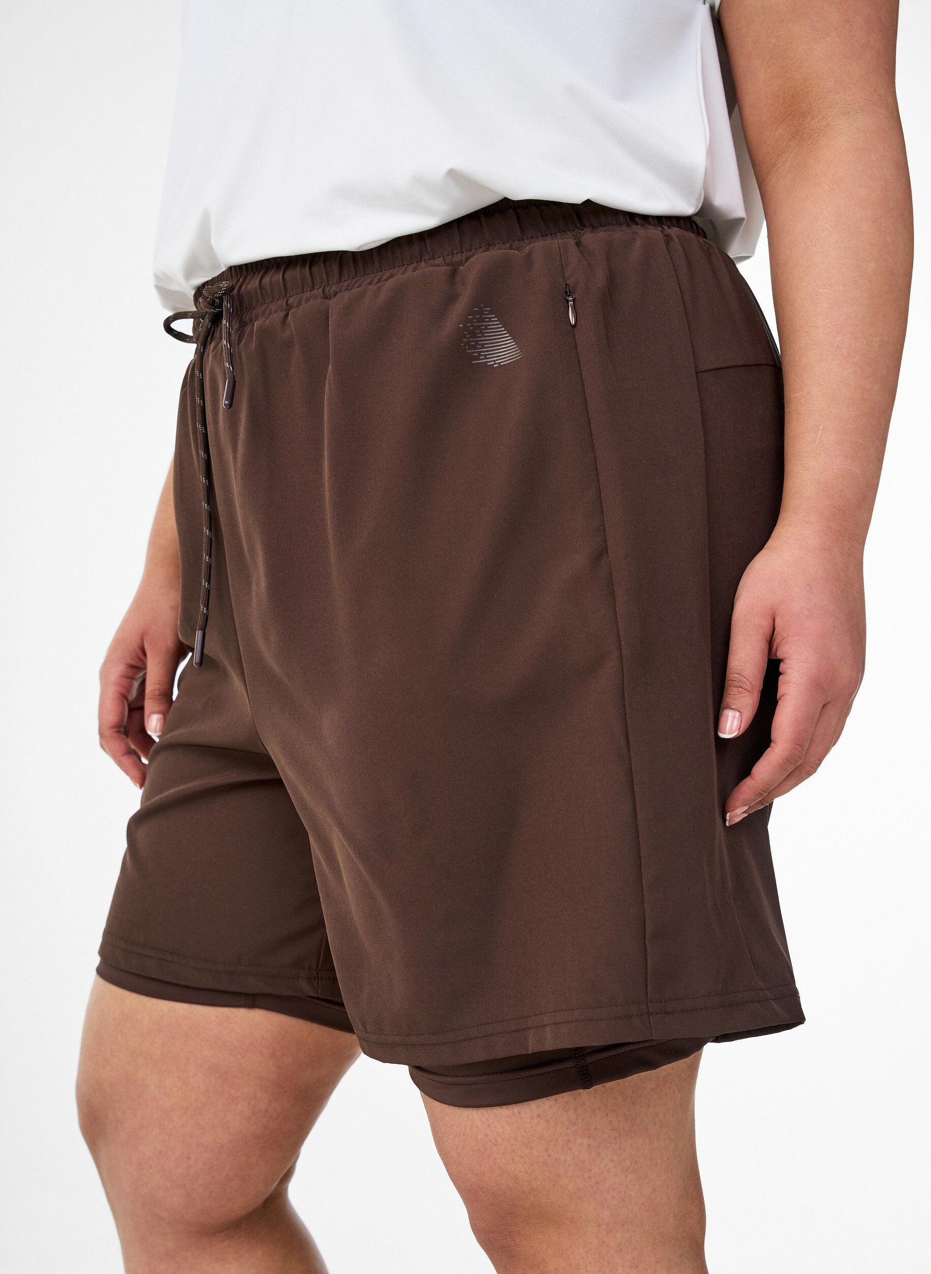 Tr&auml;ningsshorts med innershorts och en mobilficka, Brun, Model