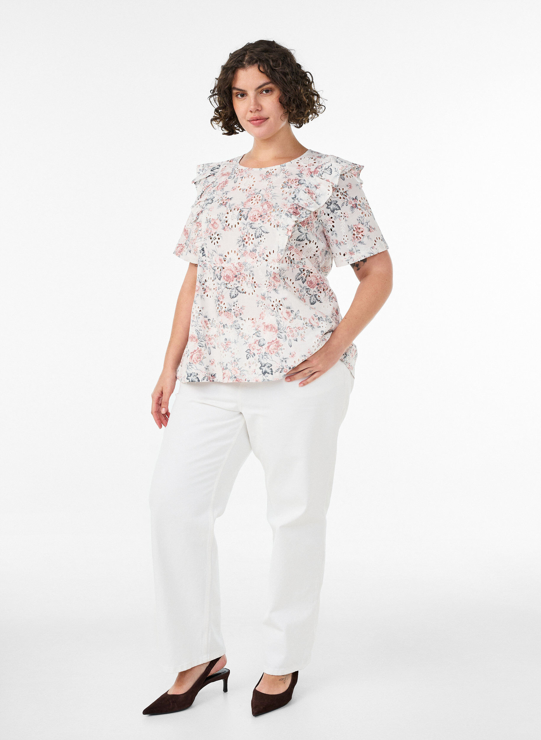 ZizziBlus i bomull med broderie anglaise och volanger, Rosa, Model image number 1