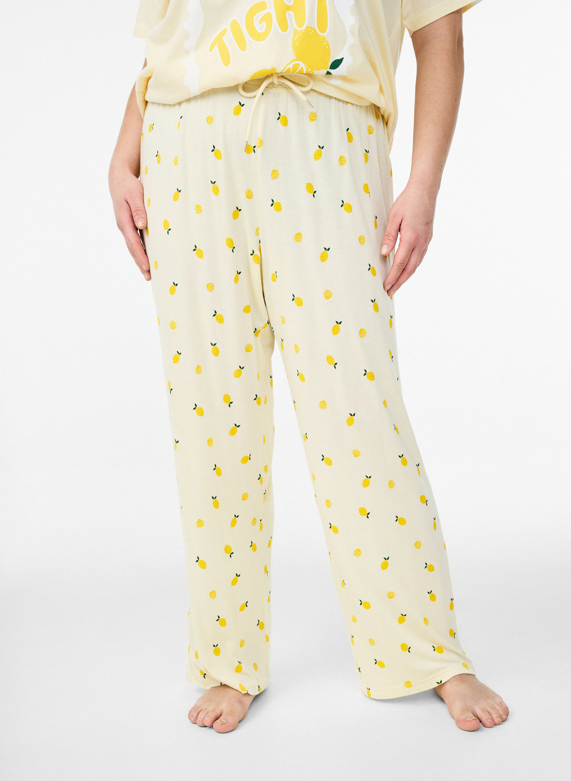 ZizziPyjamasbyxor i mjuk jersey med h&ouml;g midja och fruktm&ouml;nster, Gul, Model image number 2
