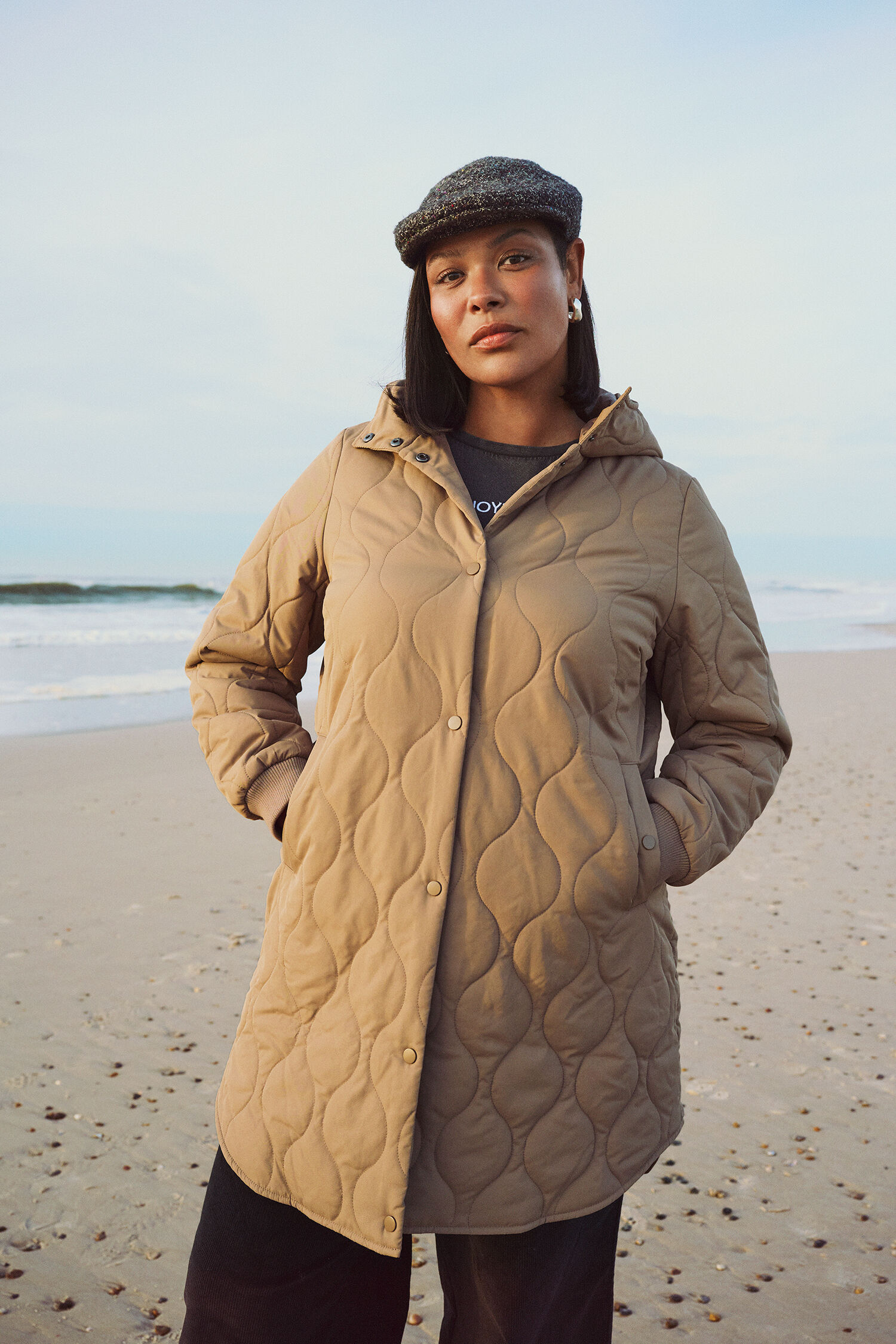 Quiltad jacka med detaljer, , Model