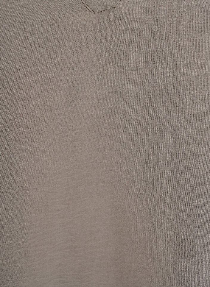 Blus med smockade manschetter och v-ringning, Beige, Packshot image number 2