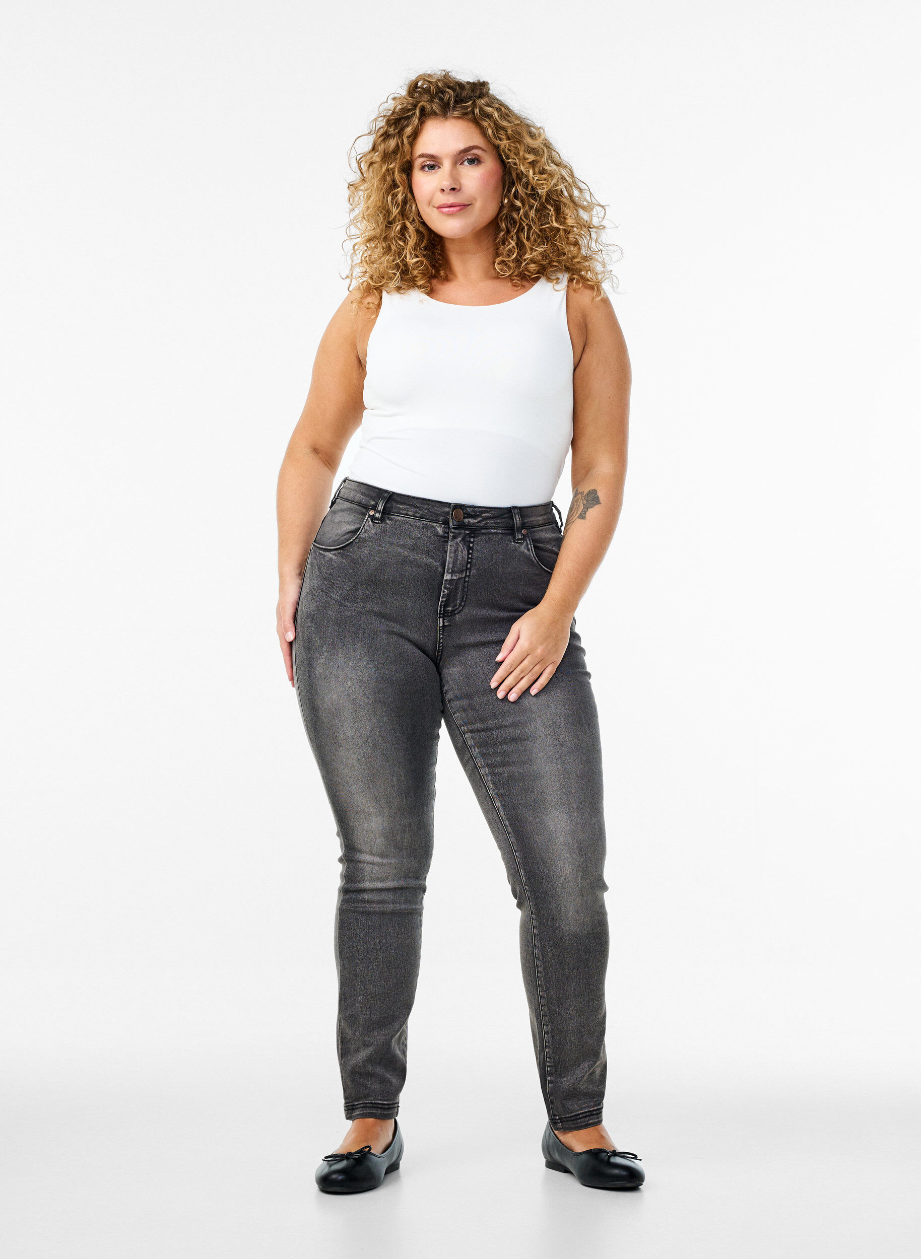 Slim fit Emily jeans med normalh&ouml;g midja, Gr&aring;, Model