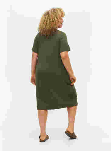 Midiklänning i ribbat viskostyg med korta ärmar, Thyme, Model image number 1