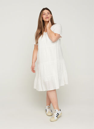 Kortärmad klänning med broderi anglaise, Bright White, Model image number 0
