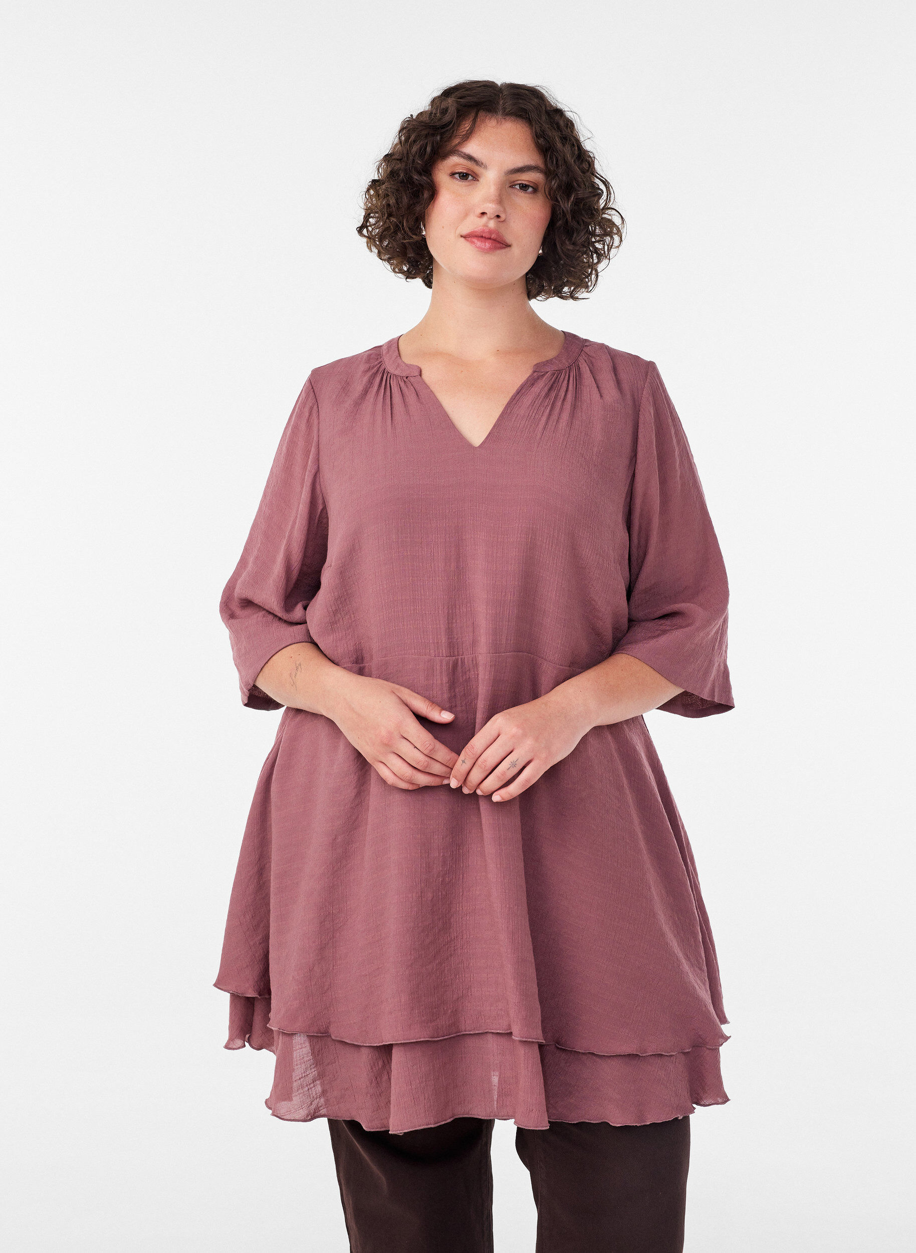 ZizziA-linjeformad kl&auml;nning med volanger i lager, Rosa, Model image number 0
