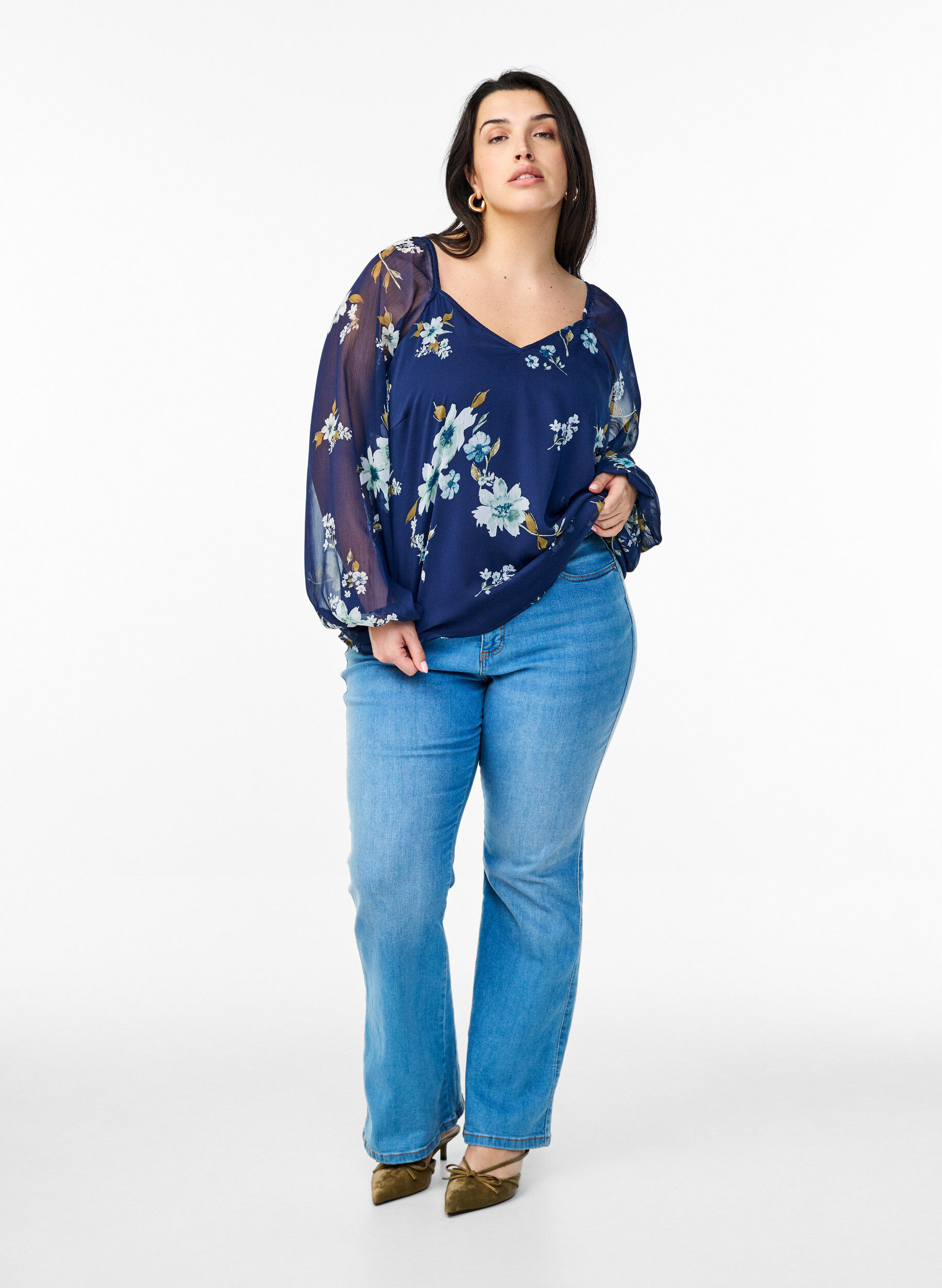 ZizziChiffongblus med blommigt tryck och l&aring;nga &auml;rmar, Bl&aring;, Model image number 1
