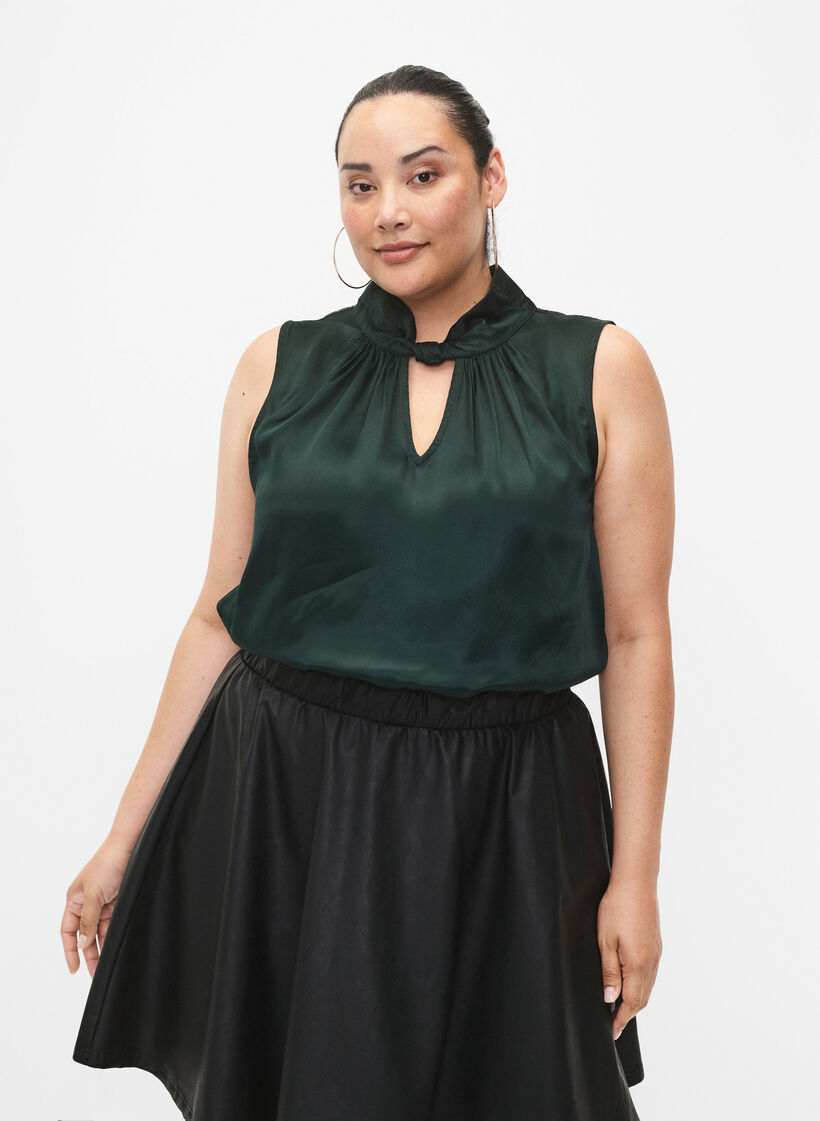 Ärmlös topp i viskos med detaljer, Scarab, Model image number 0