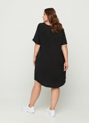 Kortärmad klänning i lyocell, Black, Model image number 1