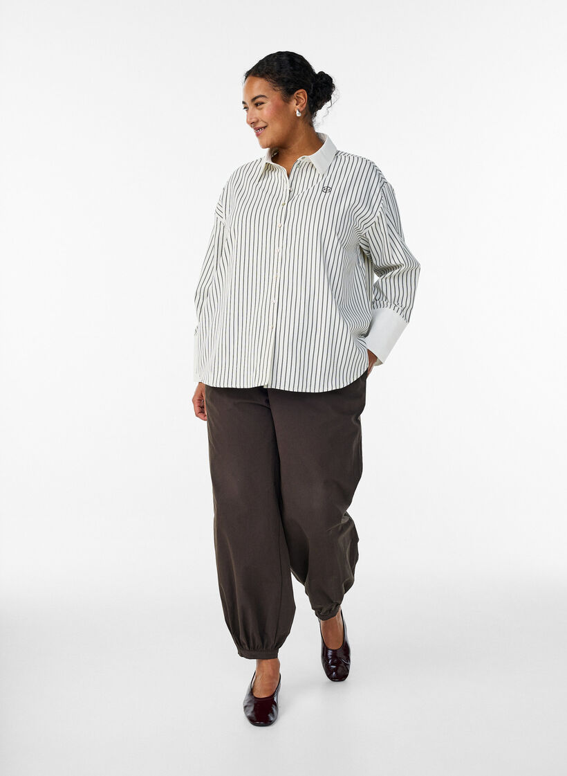 L&ouml;s randig skjorta med breda manschetter, Vit, Model image number 1