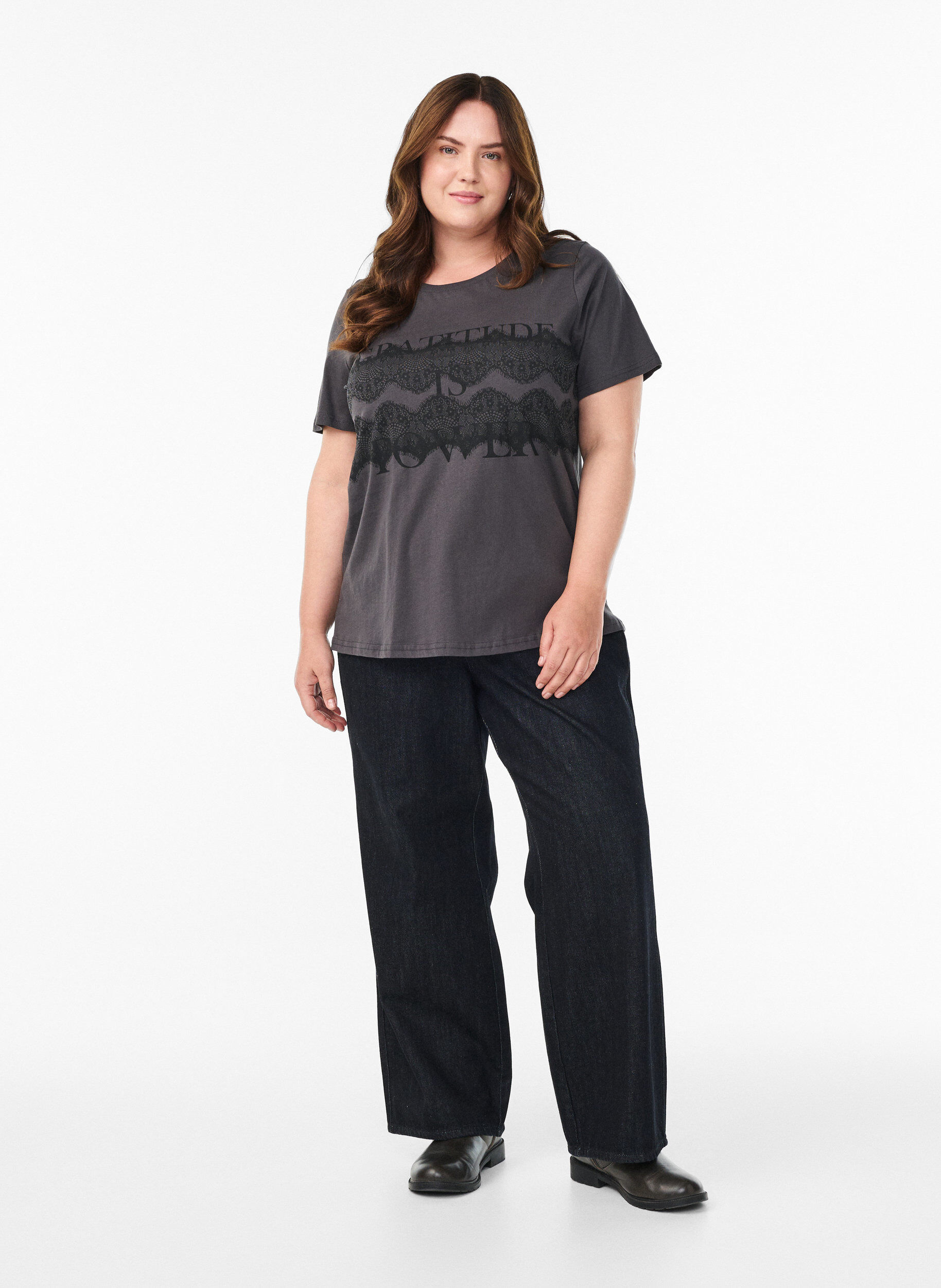 Zizzi t-shirt i bomull med tryck framtill, Gr&aring;, Model image number 1