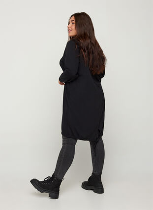 Höghalsad sweatklänning med knytdetalj, Black, Model image number 1