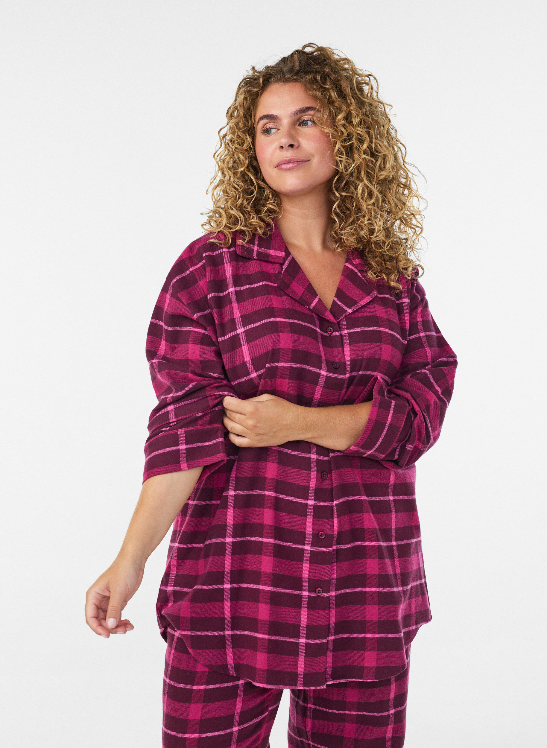 ZizziRutig pyjamasskjorta i bomull med l&aring;nga &auml;rmar, R&ouml;d, Model image number 0