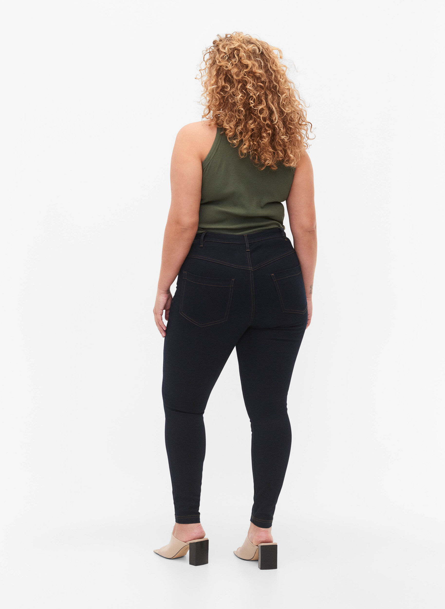 ZizziSuper slim Amy jeans med h&ouml;g midja, Tobacco Un, Model image number 1