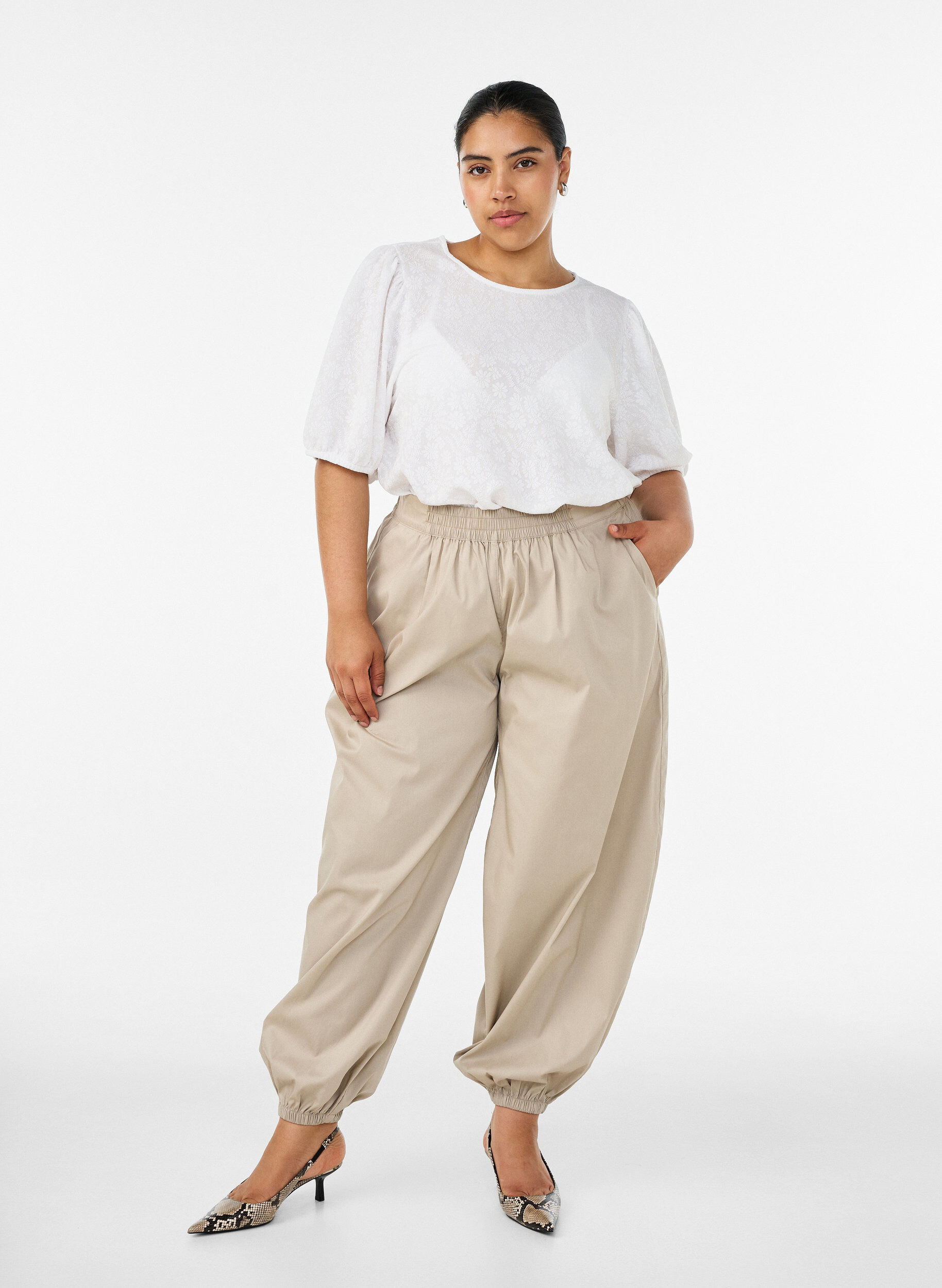 ZizziBlus med struktur och korta &auml;rmar, Vit, Model image number 1