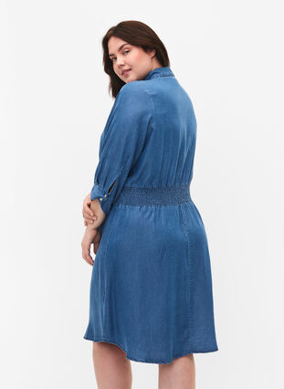 Mjuk jeansklänning med 3/4-ärmar och smock, Blue denim, Model image number 1