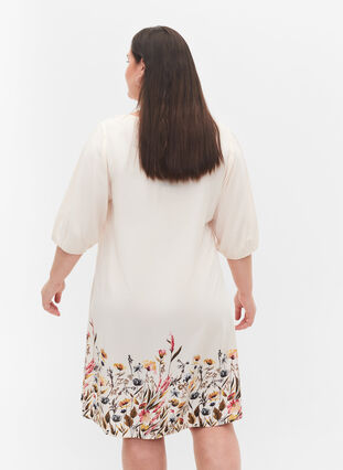 Kortärmad viskosklänning med blommigt mönster, Off White Flower, Model image number 1