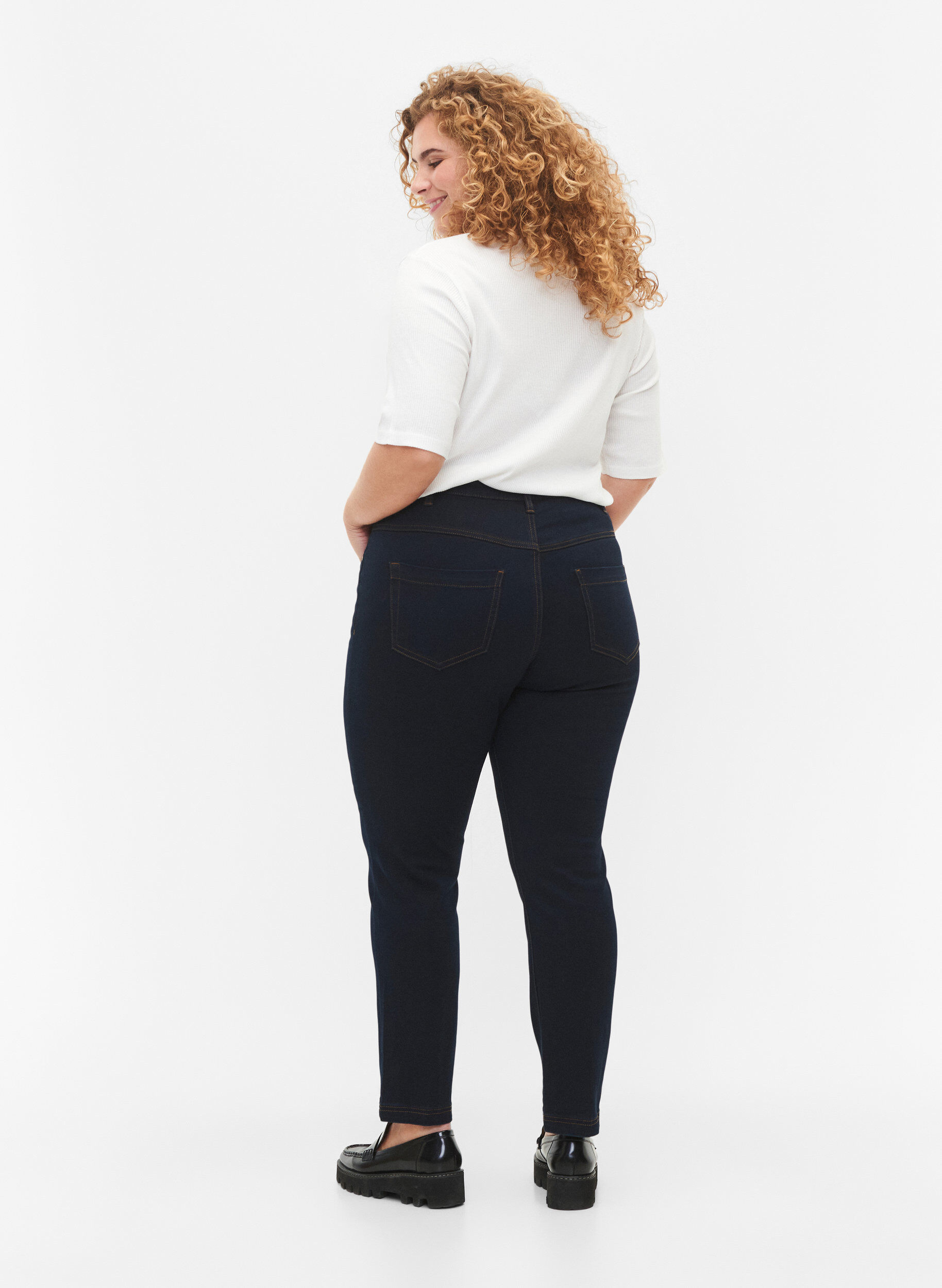 ZizziSlim fit Emily jeans med normalh&ouml;g midja, Bl&aring;, Model image number 1
