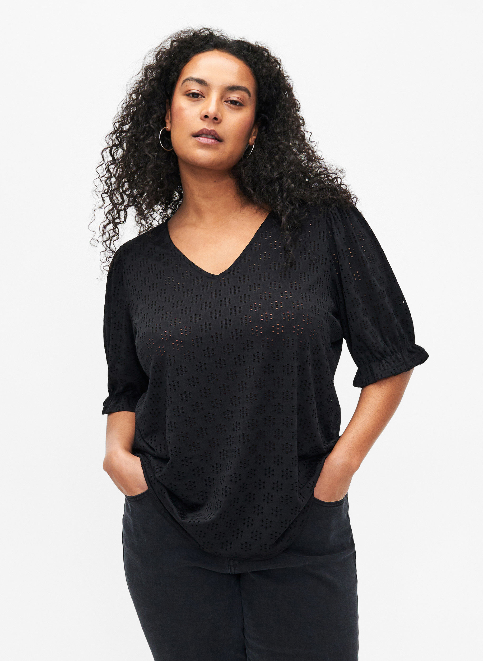 Zizzi V-ringad blus med h&aring;lm&ouml;nster, Black, Model image number 0
