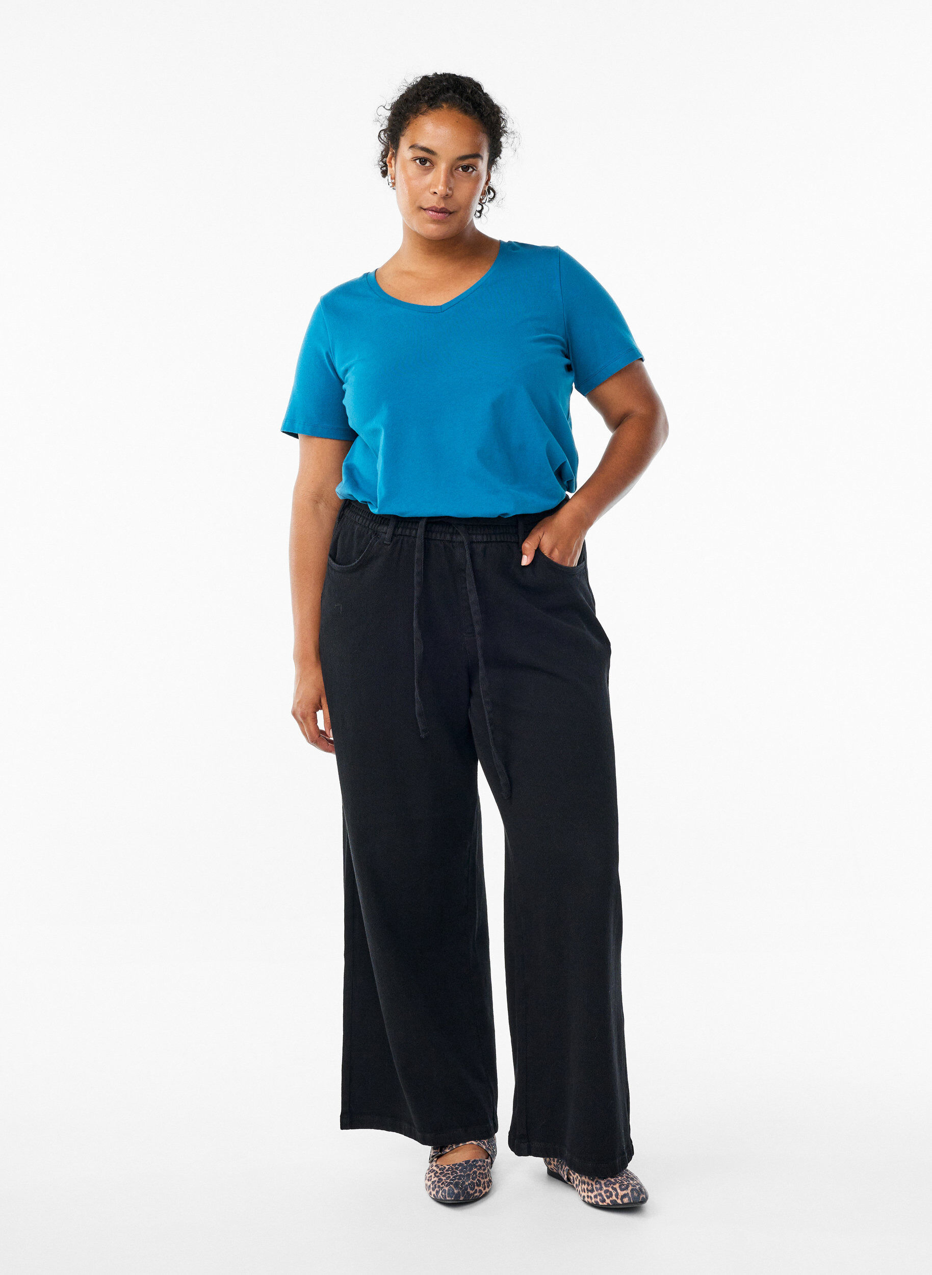 ZizziEnf&auml;rgad t-shirt i bomull, Bl&aring;, Model image number 1