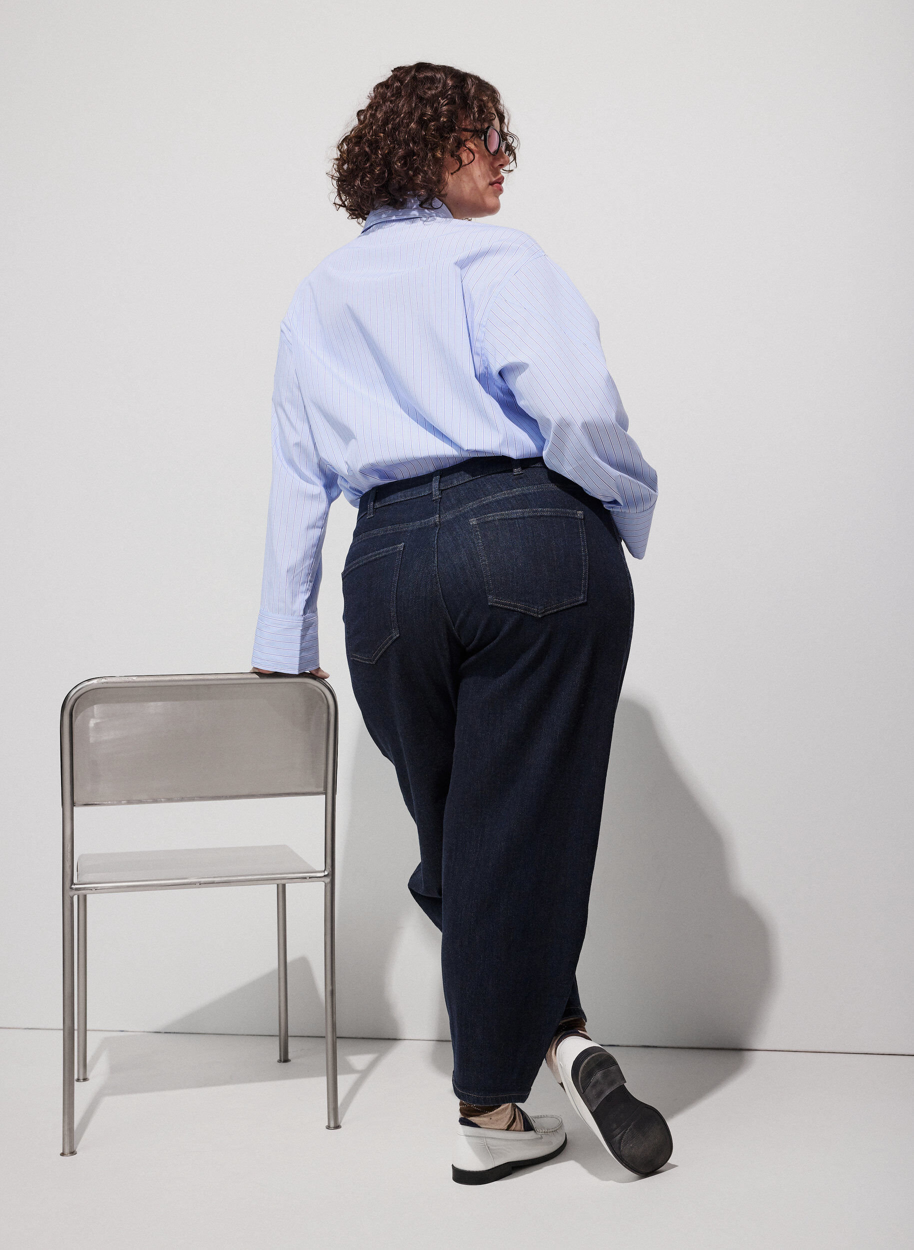 ZizziBarrel fit-jeans med h&ouml;g midja, Bl&aring;, Model image number 1
