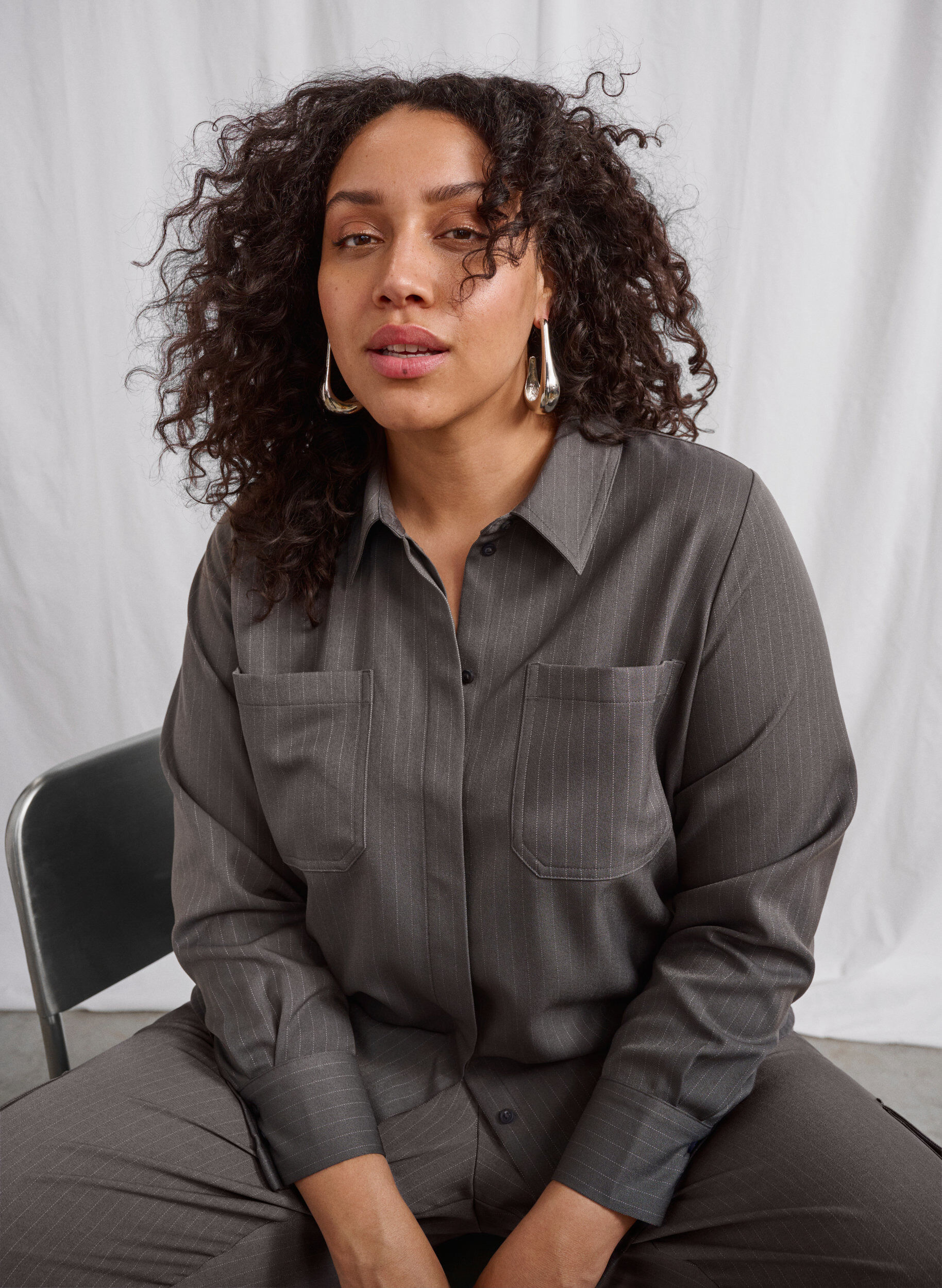 Zizzi Kritstrecksrandig skjorta med krage och br&ouml;stfickor, Dark Shadow Pin St., Image image number 0