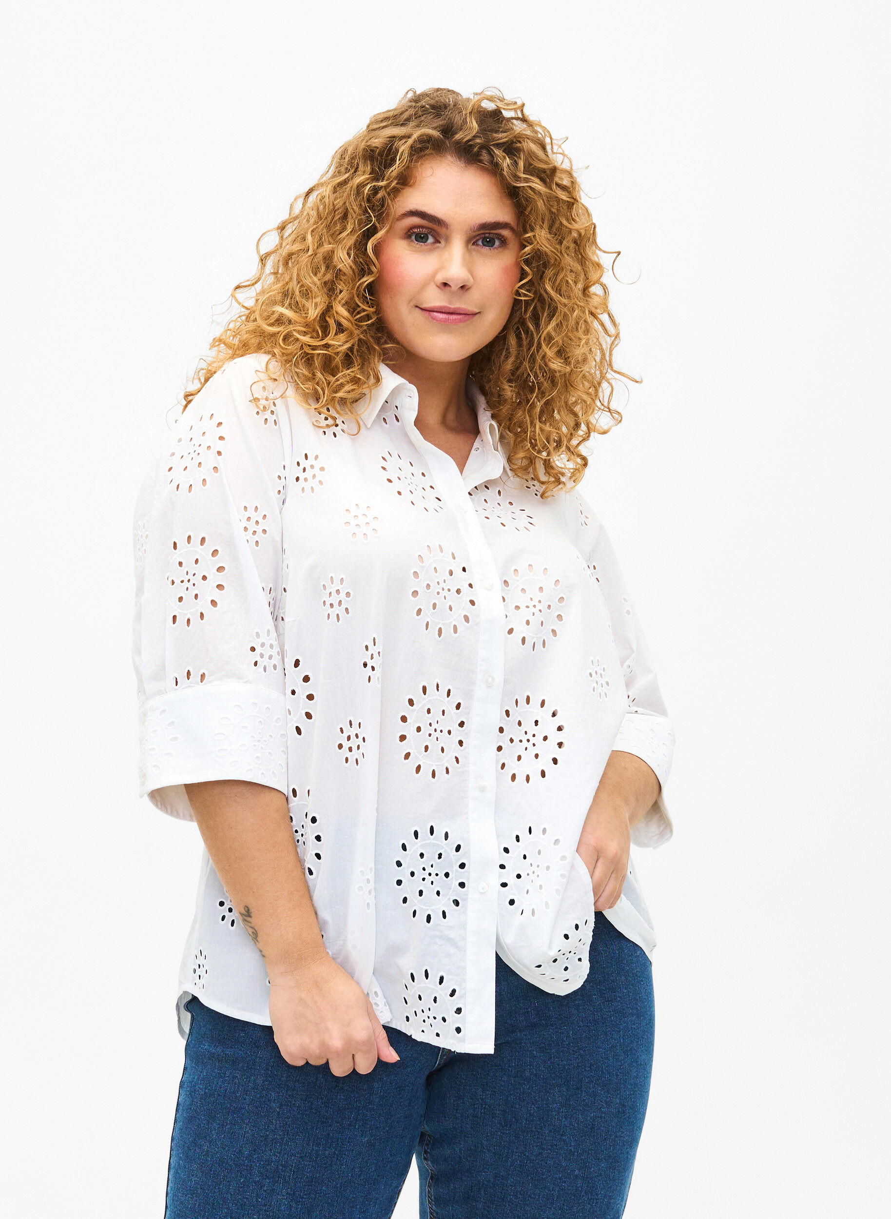Zizzi Skjortblus med anglaise-broderier och trekvarts&auml;rmar, Bright White, Model image number 0