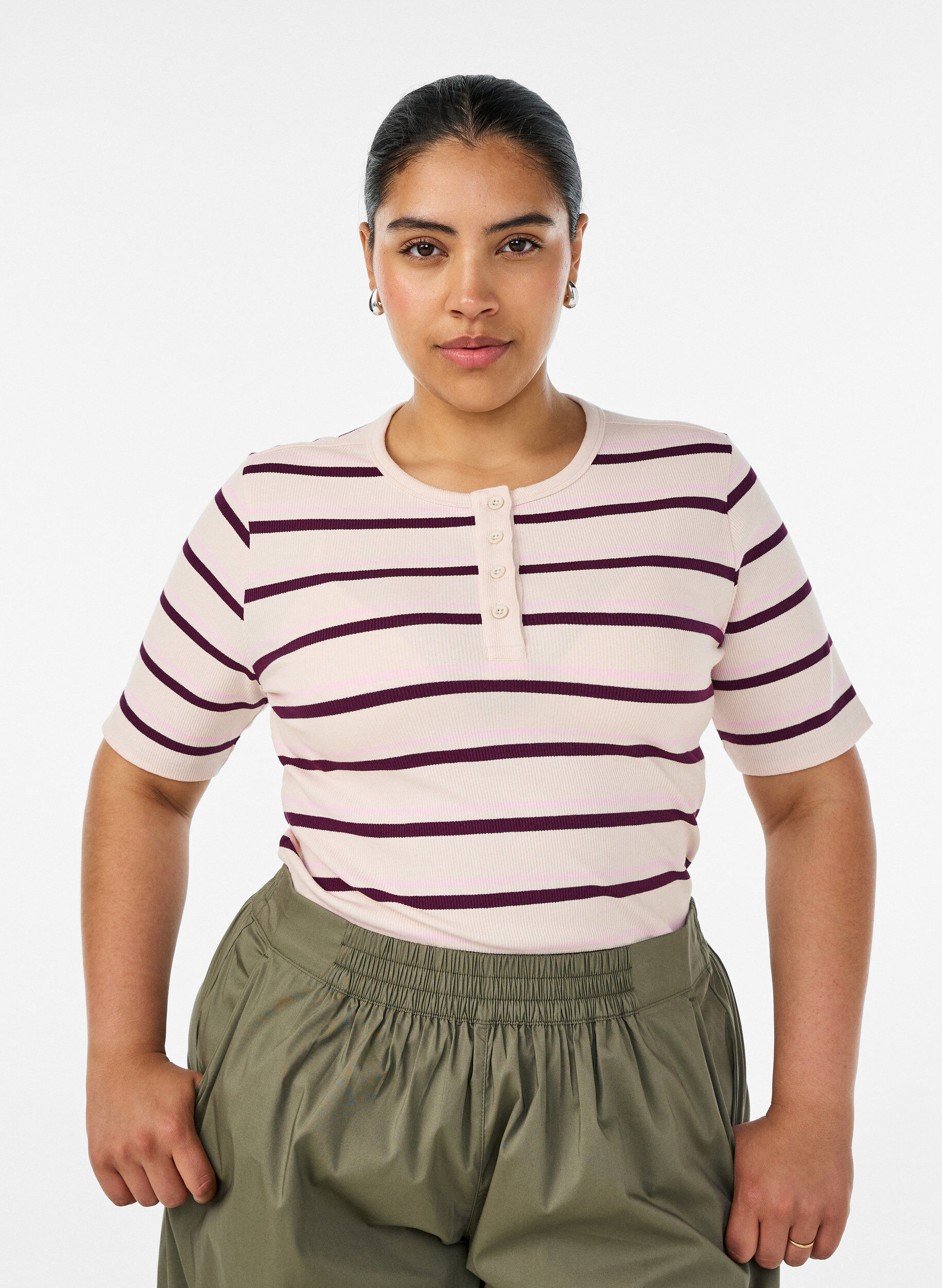 ZizziRibbad t-shirt med r&auml;nder och knappdetalj, Lila, Model image number 0