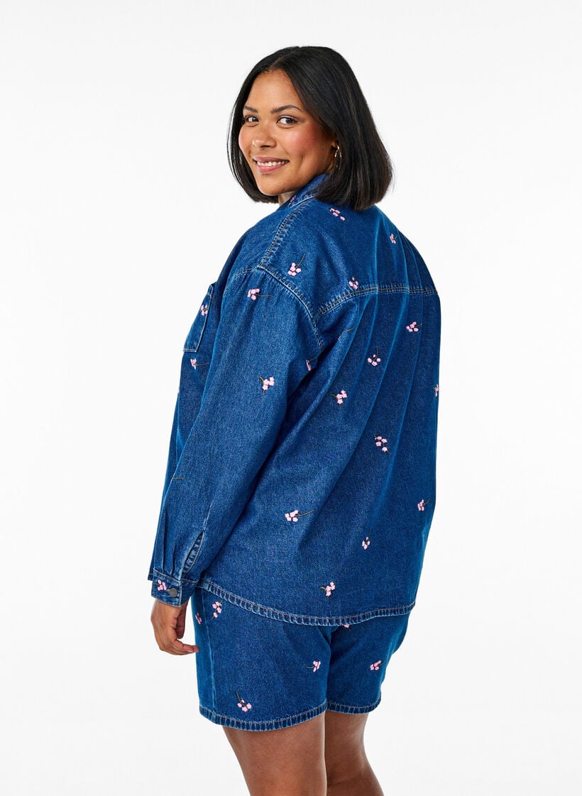 Broderade jeansshorts, Bl&aring;, Model image number 2