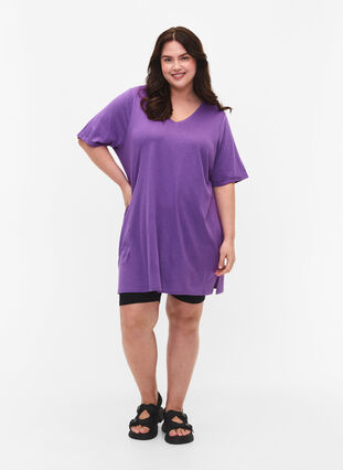 Enfärgad oversize t-shirt med v-hals, Deep Lavender, Model image number 2