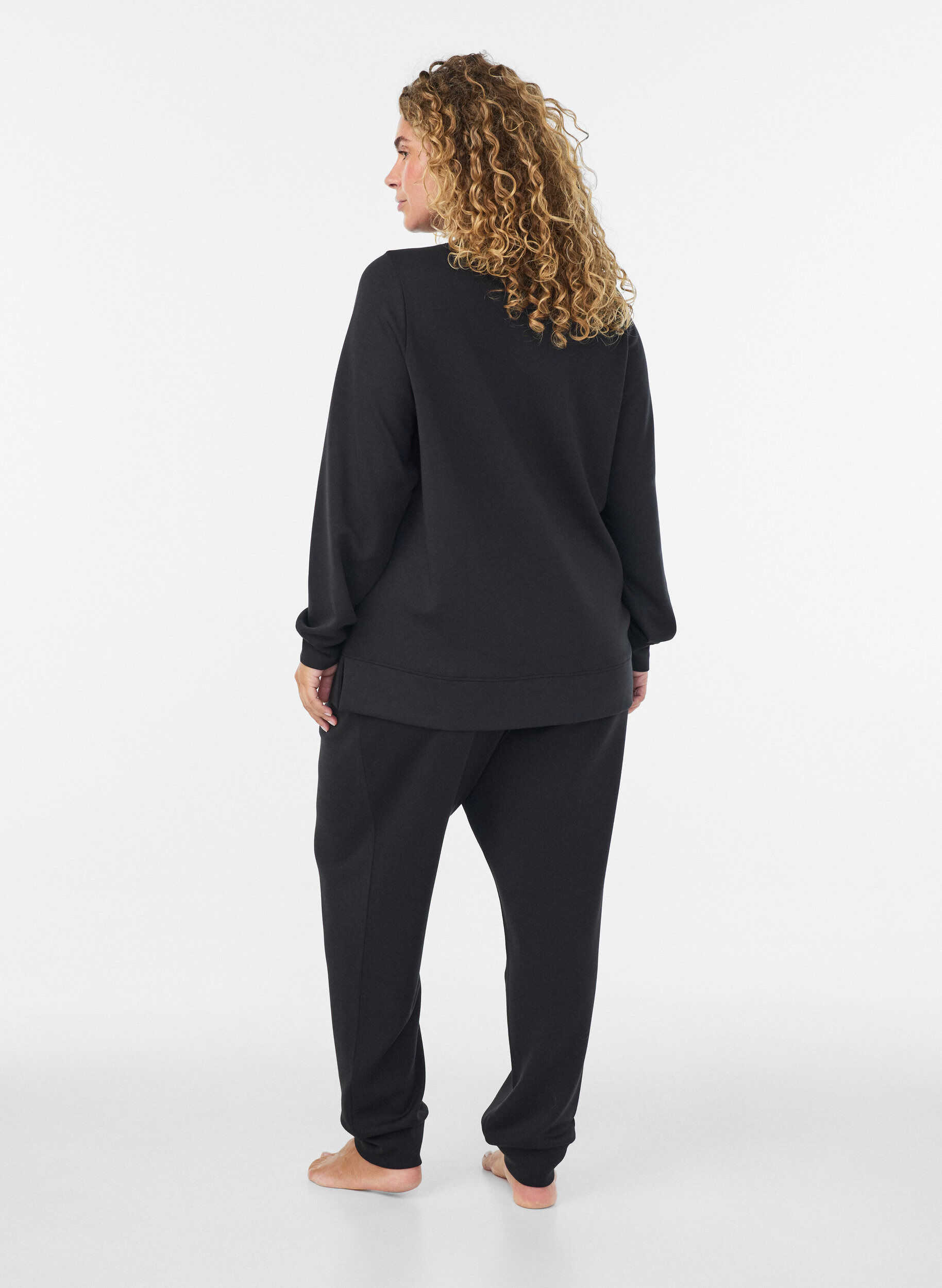 ZizziL&aring;ng&auml;rmad blus i jersey med rund hals, Svart, Model image number 2