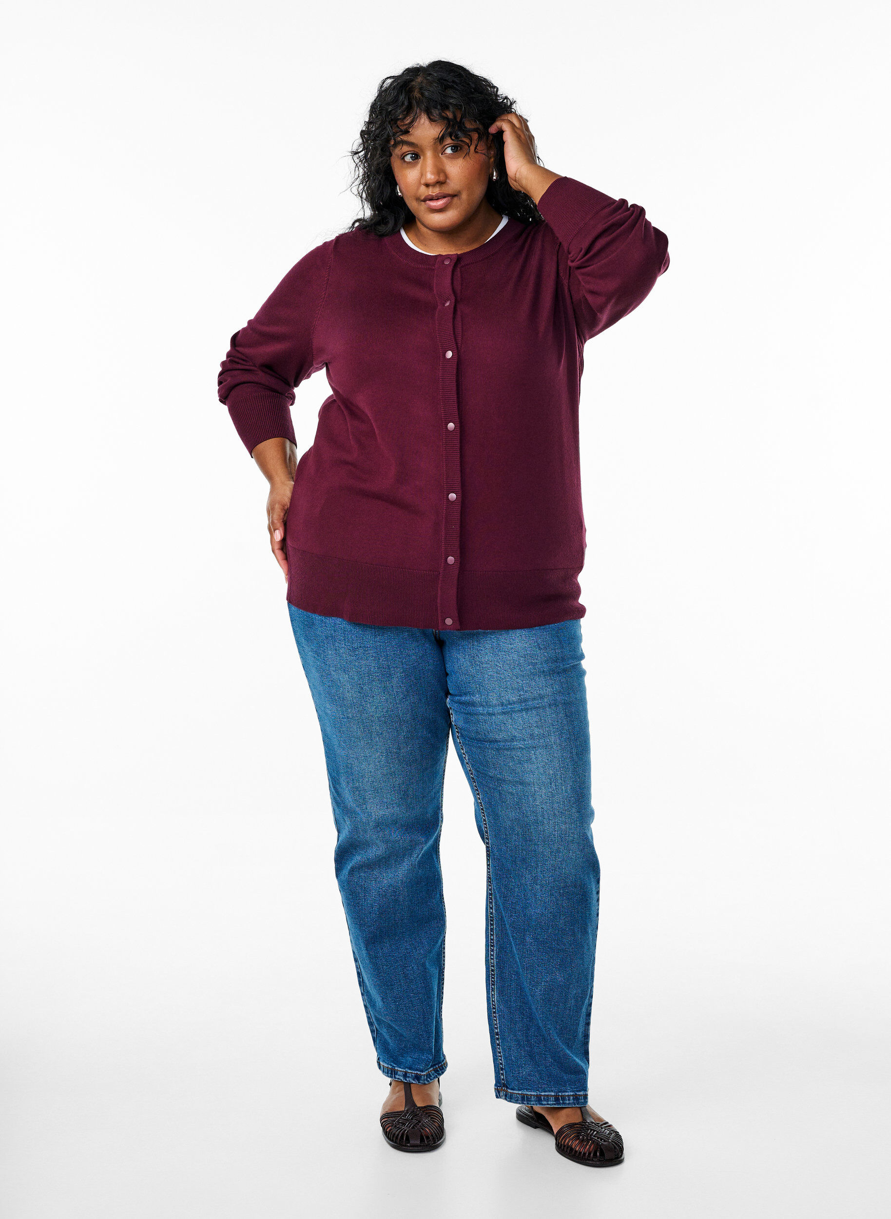 Zizzi Stickad kofta med rund halsringning och knappar, R&ouml;d, Model image number 1