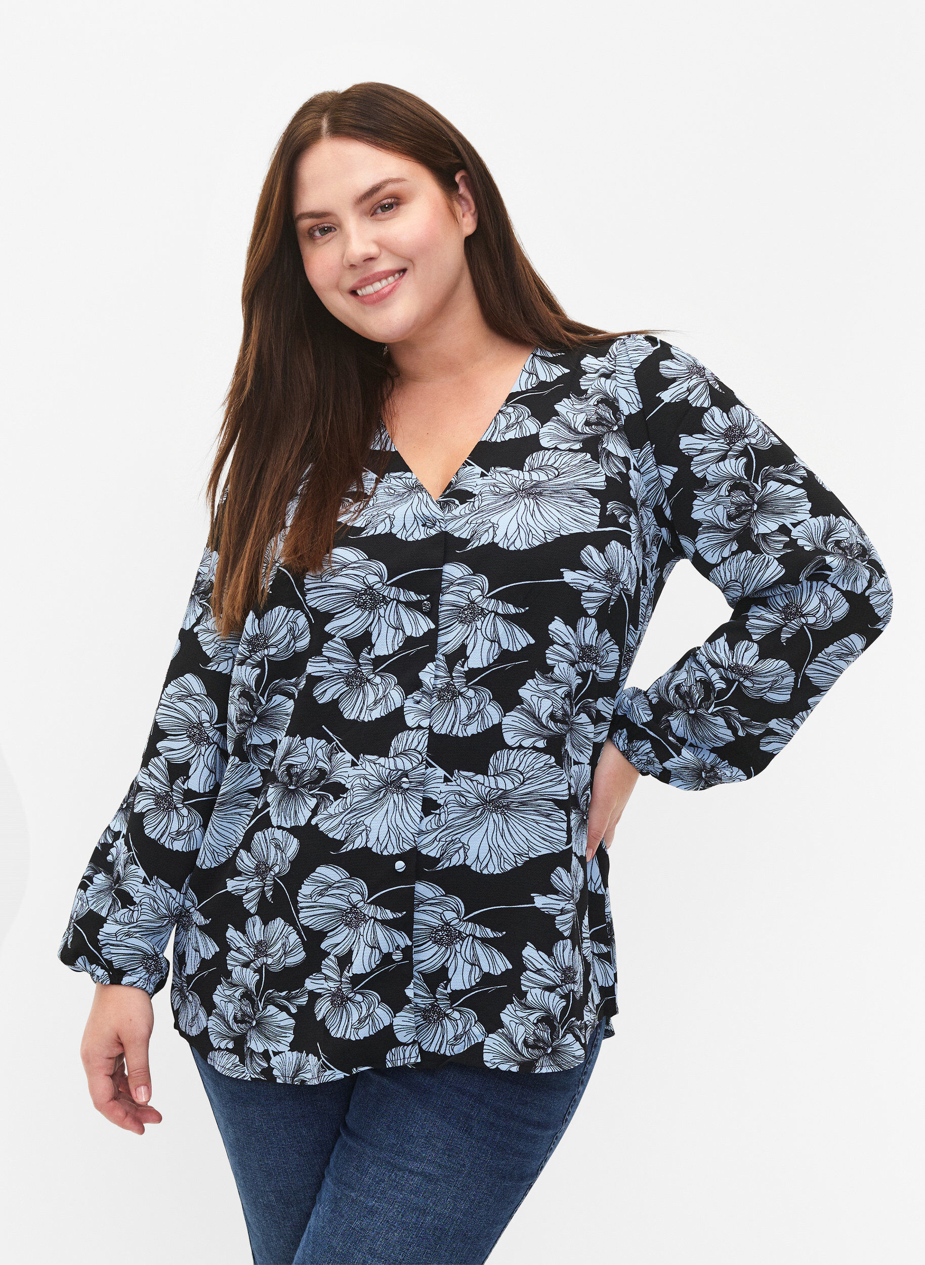 Zizzi Skjortblus med V-ringning och tryck, Black B. Flower AOP, Model image number 0