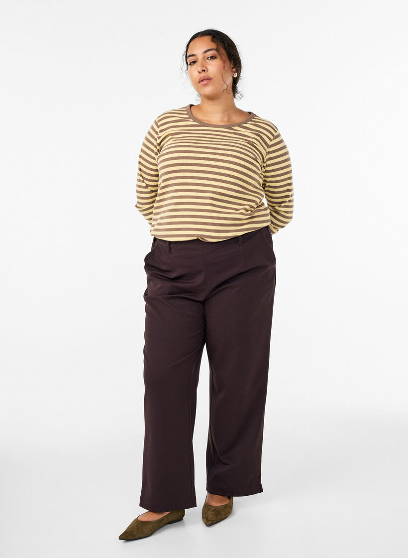 Randig blus med l&aring;nga &auml;rmar, Brun, Model