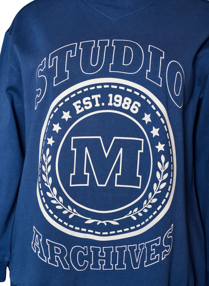 Sweatshirt med h&ouml;g krage och sportigt motiv framtill, Bl&aring;, Packshot image number 2