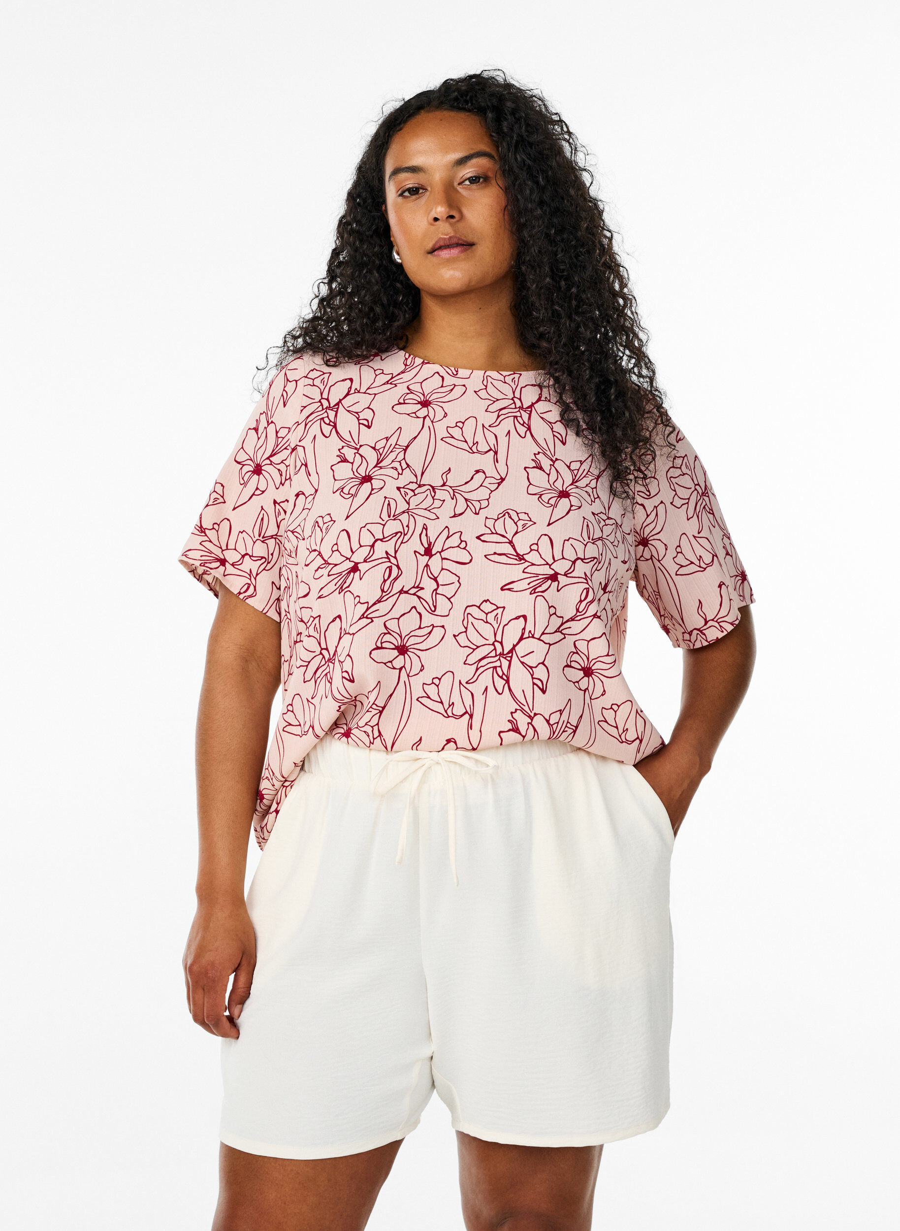 ZizziShorts med fickor och res&aring;r i midjan, Vanilla, Model image number 0
