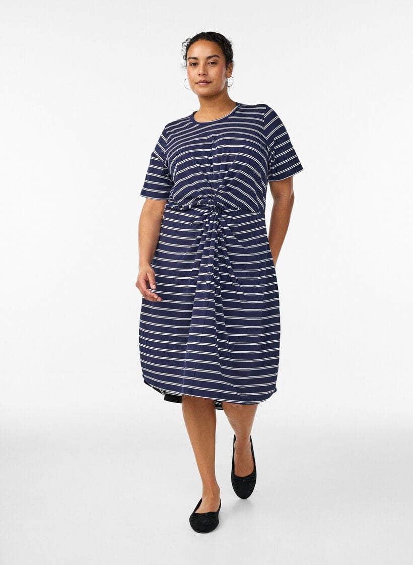 Kl&auml;nning i bomull med twist-detalj, Bl&aring;, Model image number 1