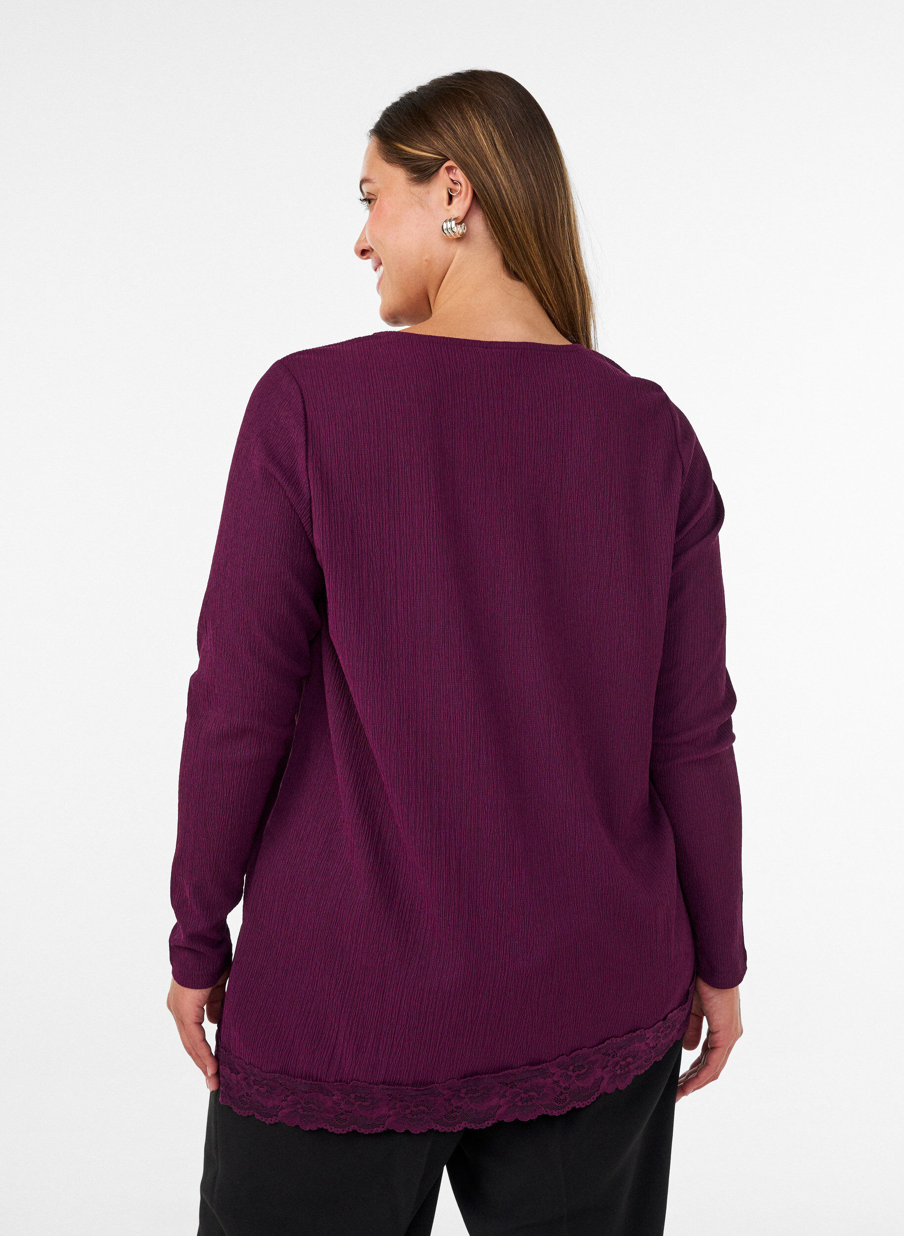 ZizziBlus i jersey med asymmetrisk spetskant, Lila, Model image number 2