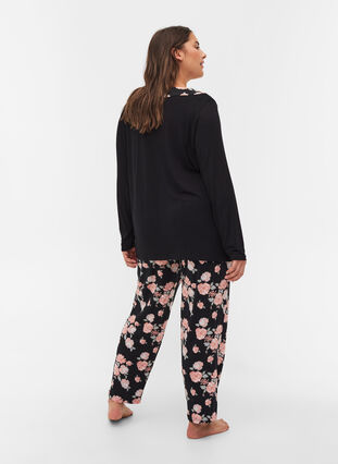 Blommiga pyjamasbyxor i viskos, Black Flower AOP, Model image number 1