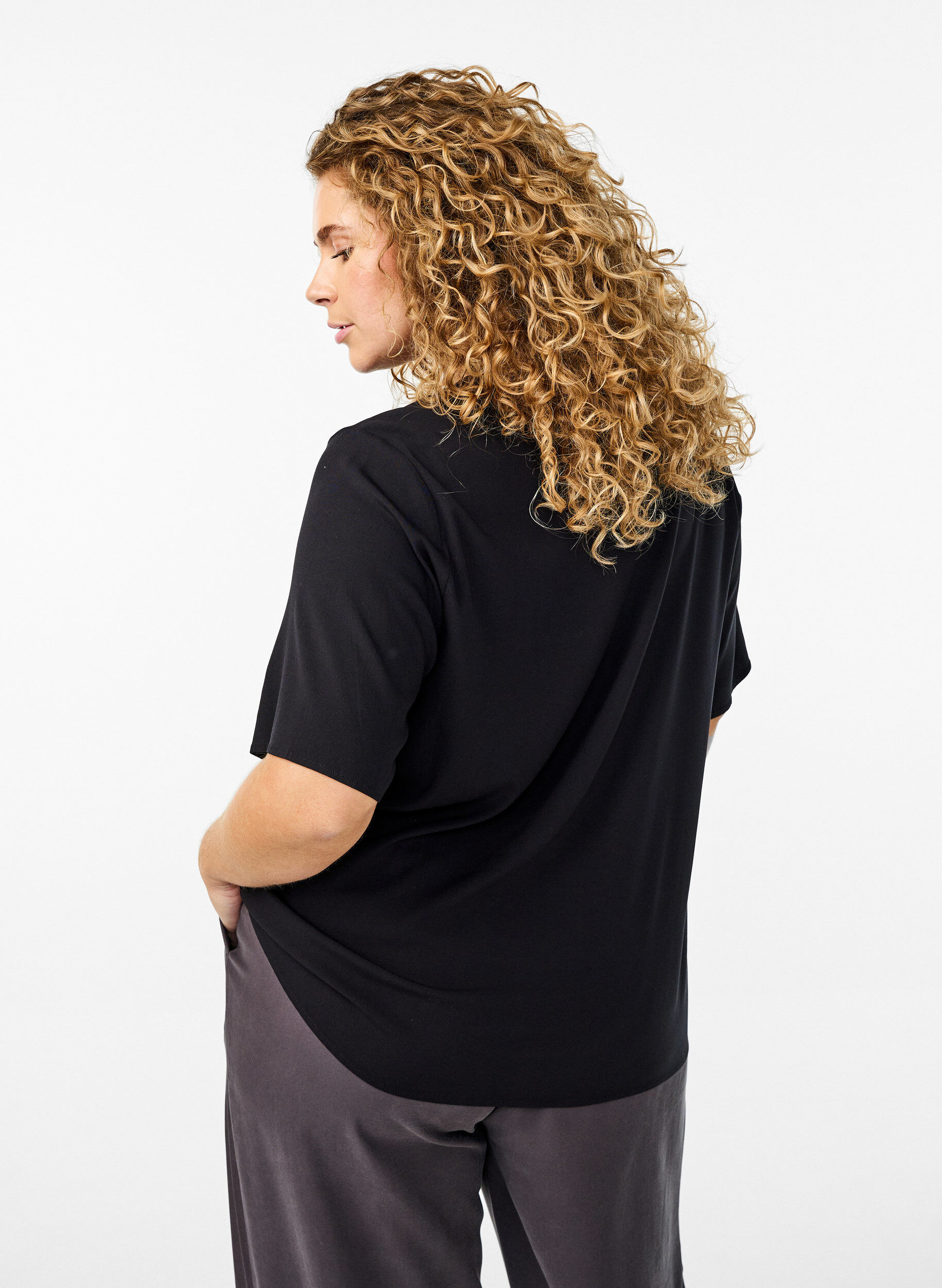 ZizziKort&auml;rmad v&auml;vd blus med rund hals, Svart, Model image number 2