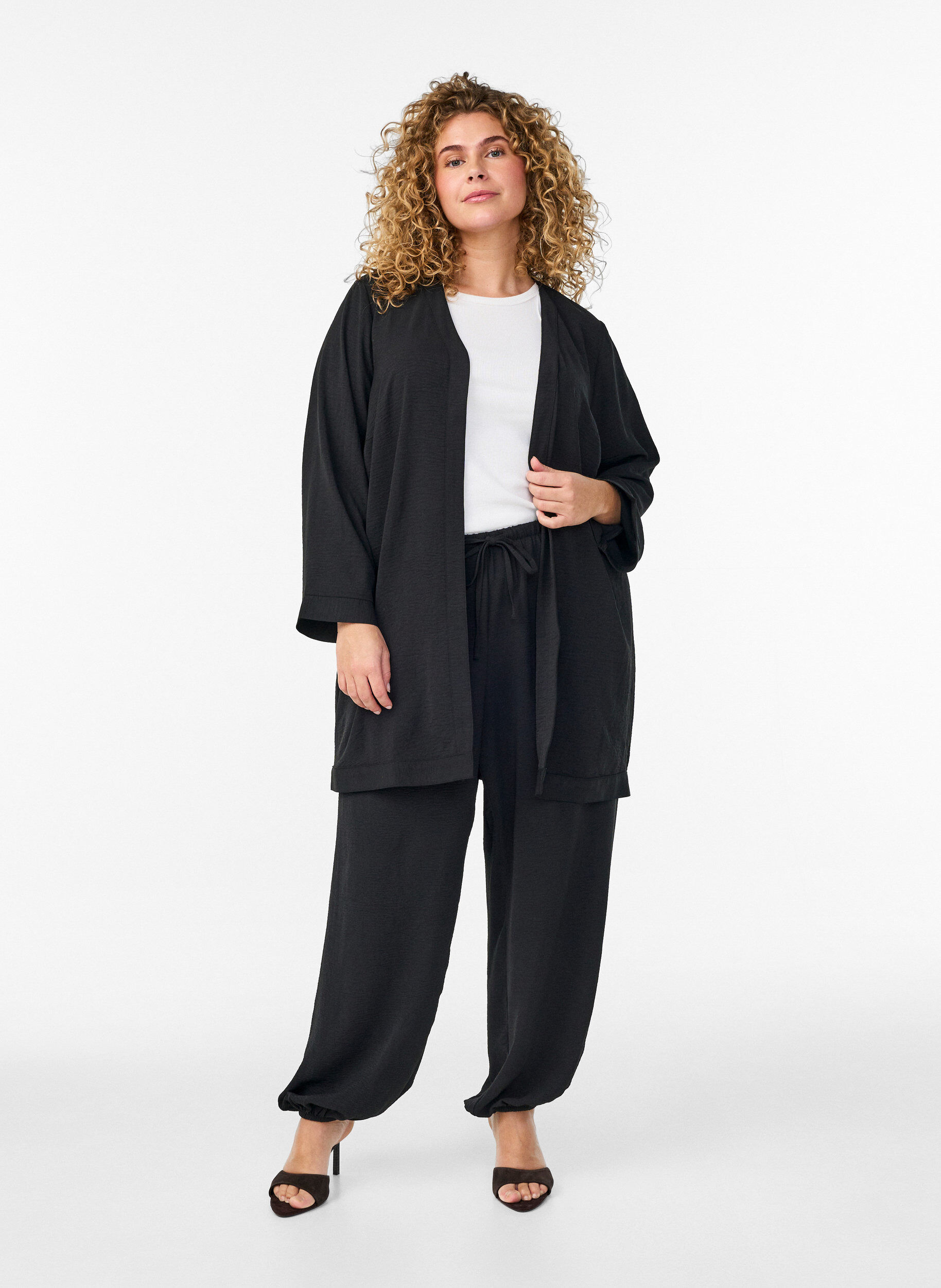 Zizzi Kimono med 7/8-&auml;rmar, Svart, Model image number 1