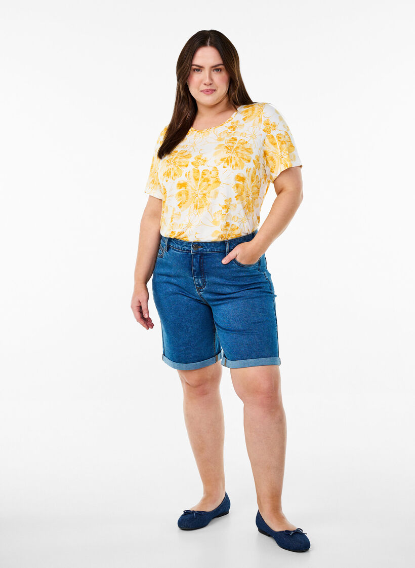Figurn&auml;ra jeansshorts med h&ouml;g midja, Bl&aring;, Model image number 1