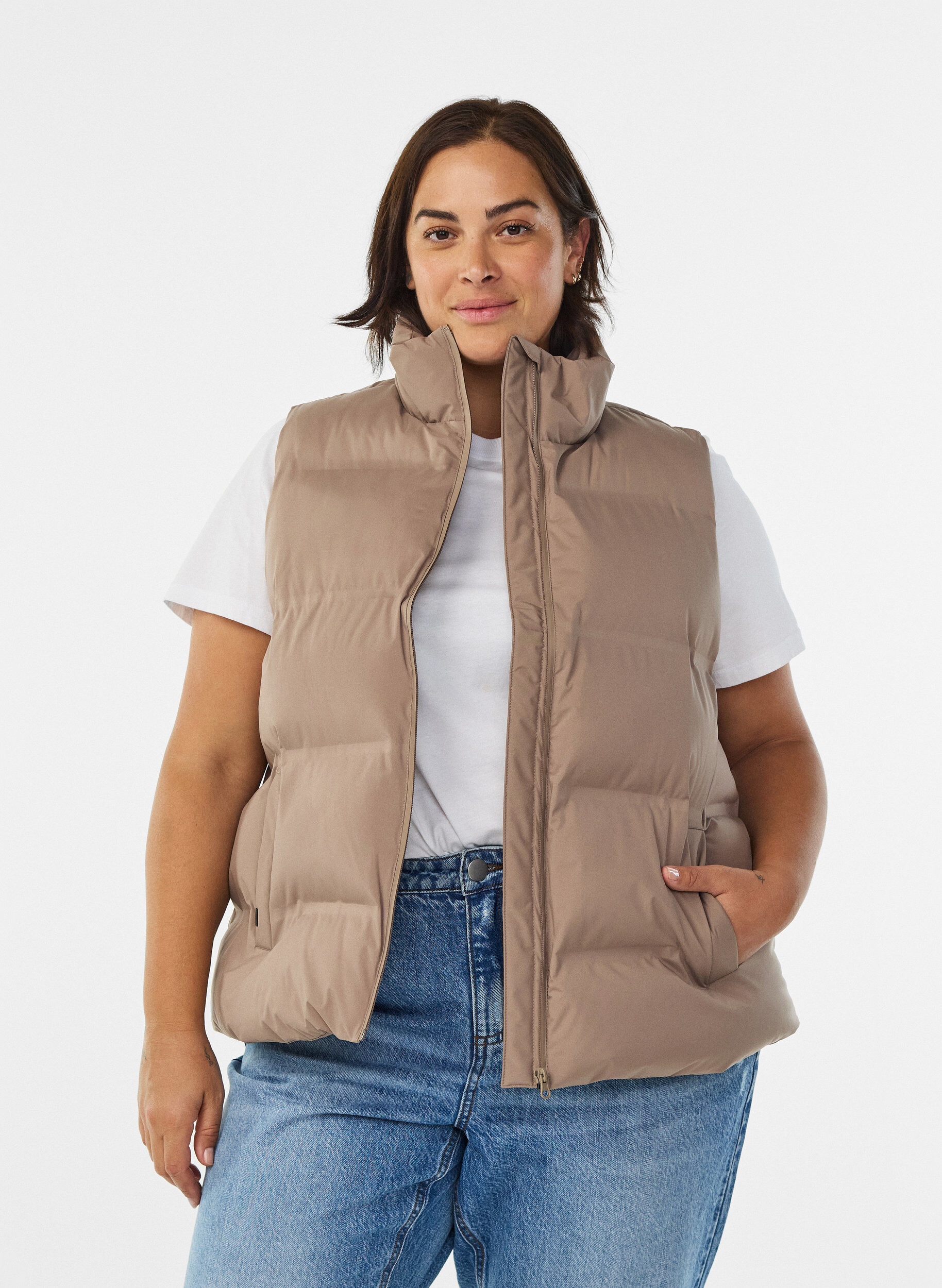 Kort pufferjacka med h&ouml;g krage, Brun, Model