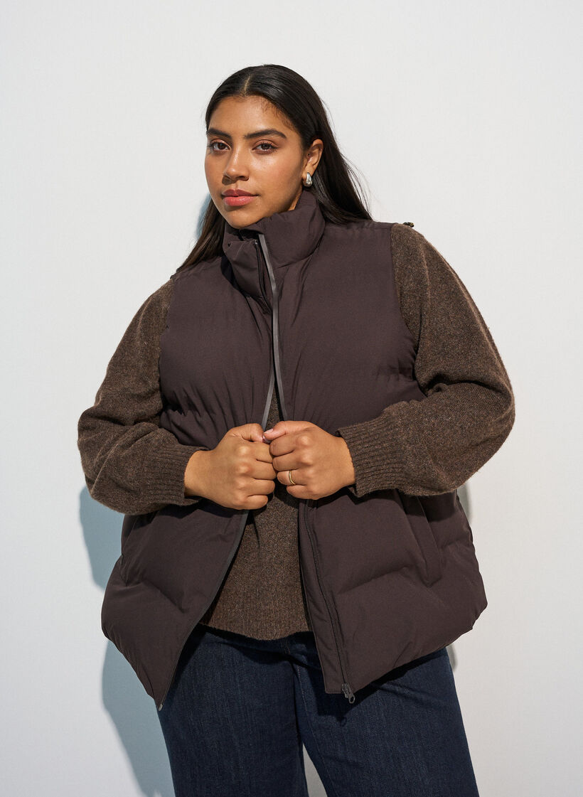 Kort pufferv&auml;st med h&ouml;g krage, Brun, Model image number 0