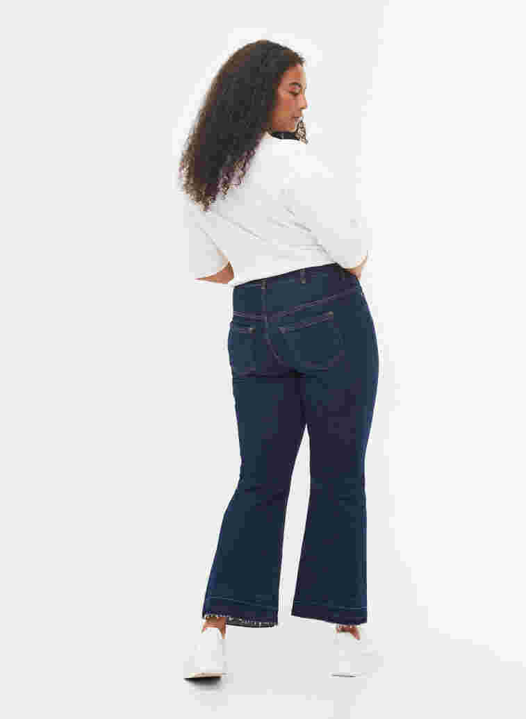 Ellen bootcut jeans med hög midja, Dark blue, Model