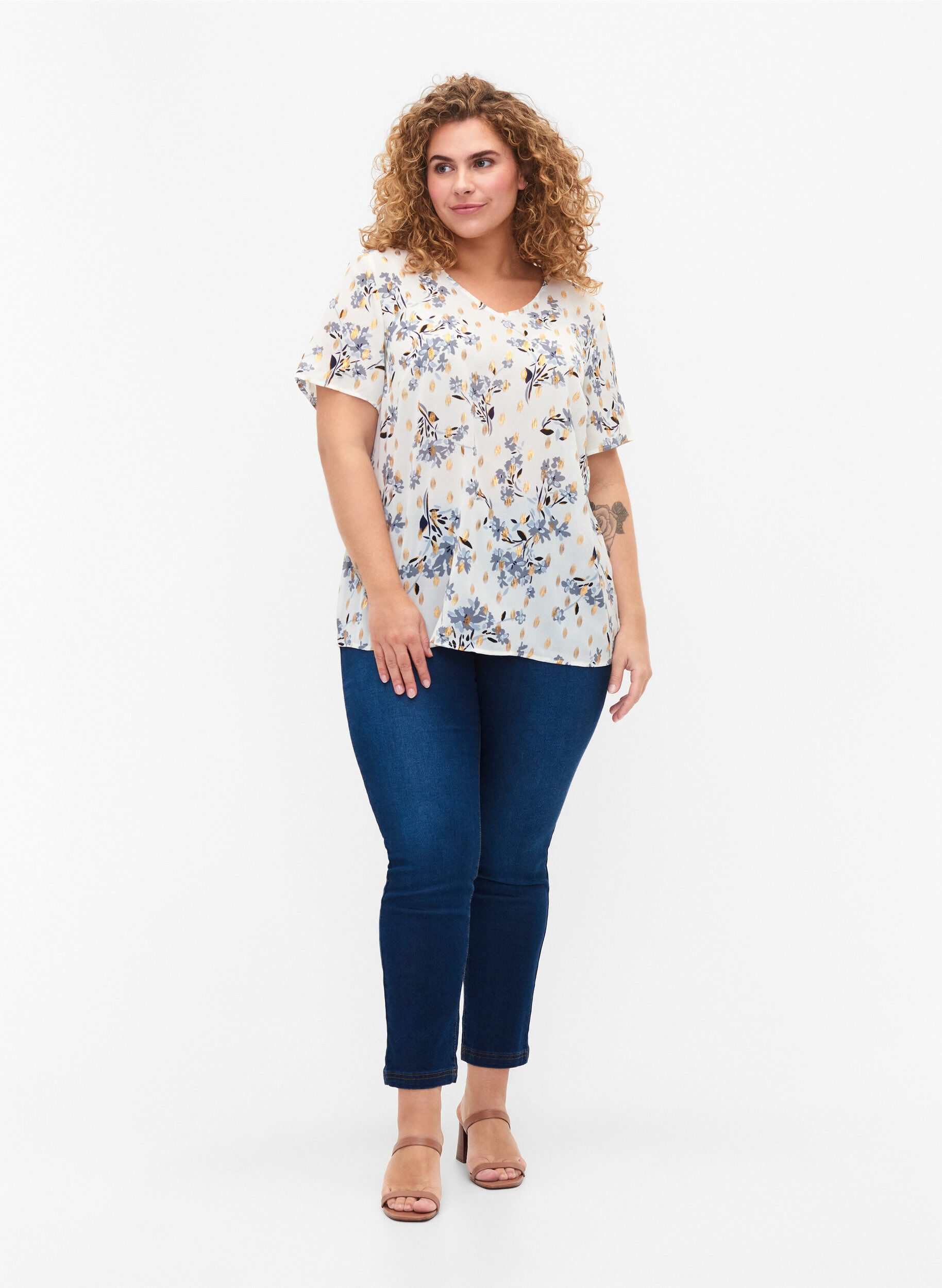 Zizzi Blus med tryck och lurex, White Flower/Gold, Model image number 2